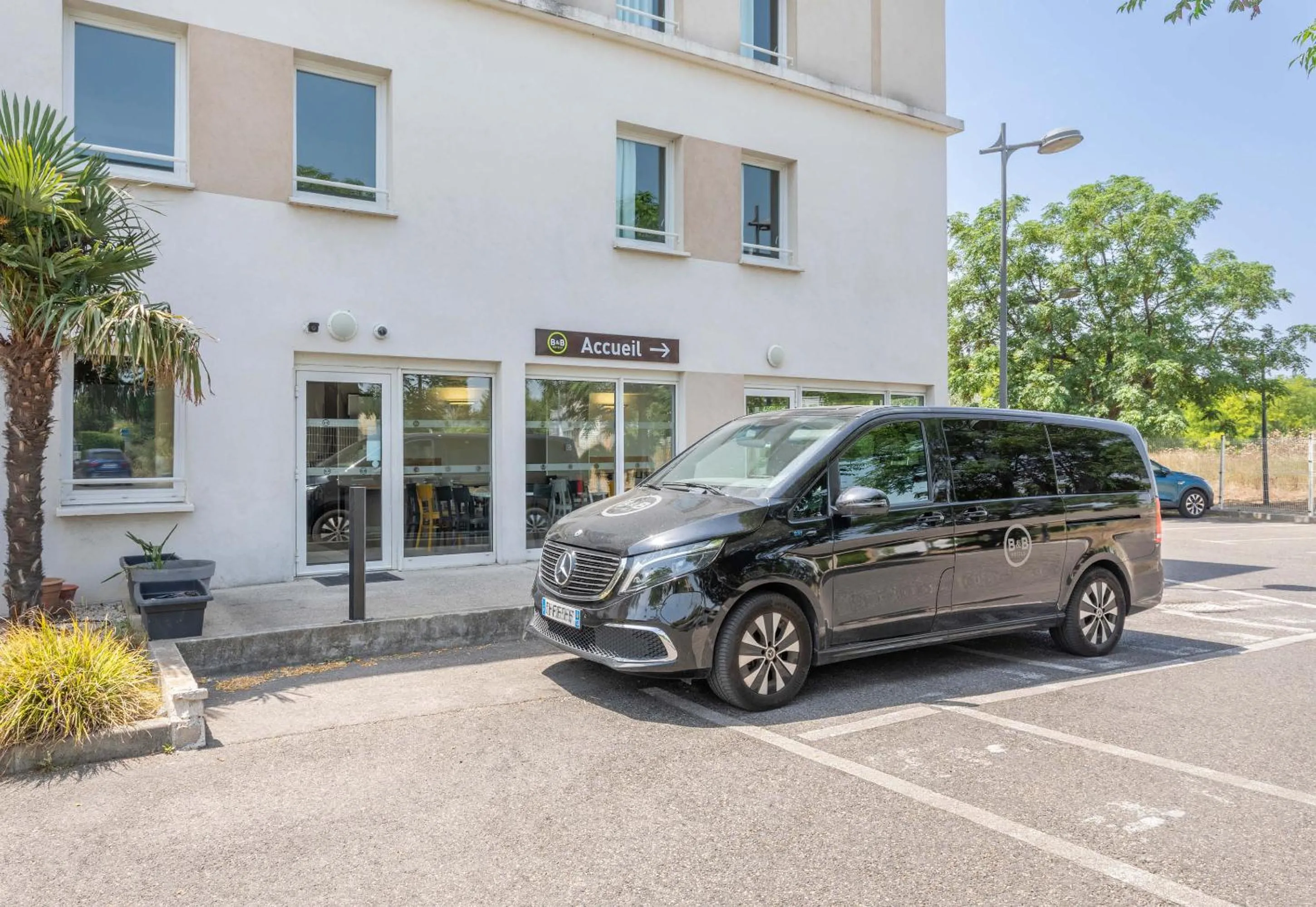 Parking in B&B HOTEL Marseille Aéroport Saint-Victoret
