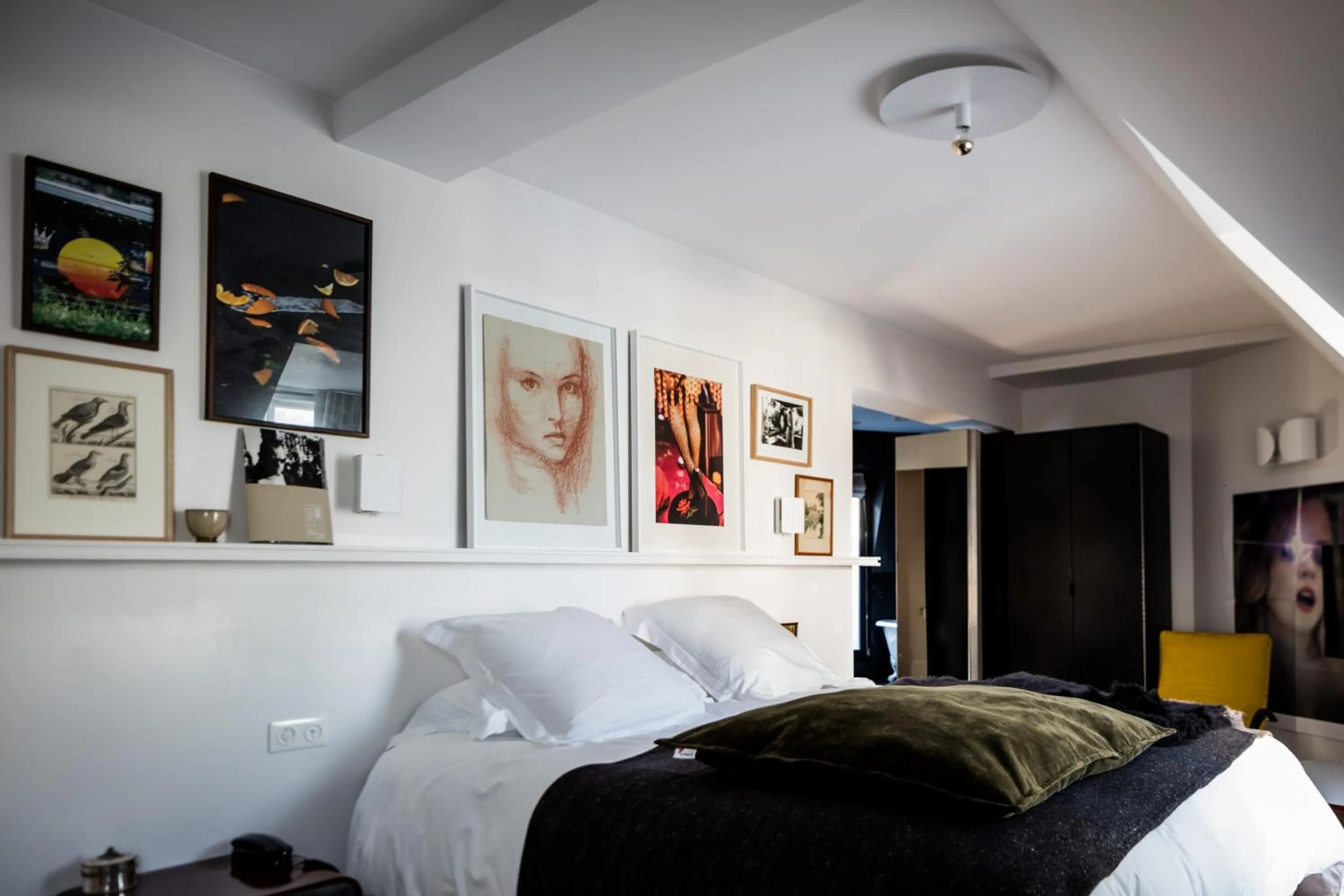Photo of the whole room, Bed in Le Pigalle, a Member of Design Hotels