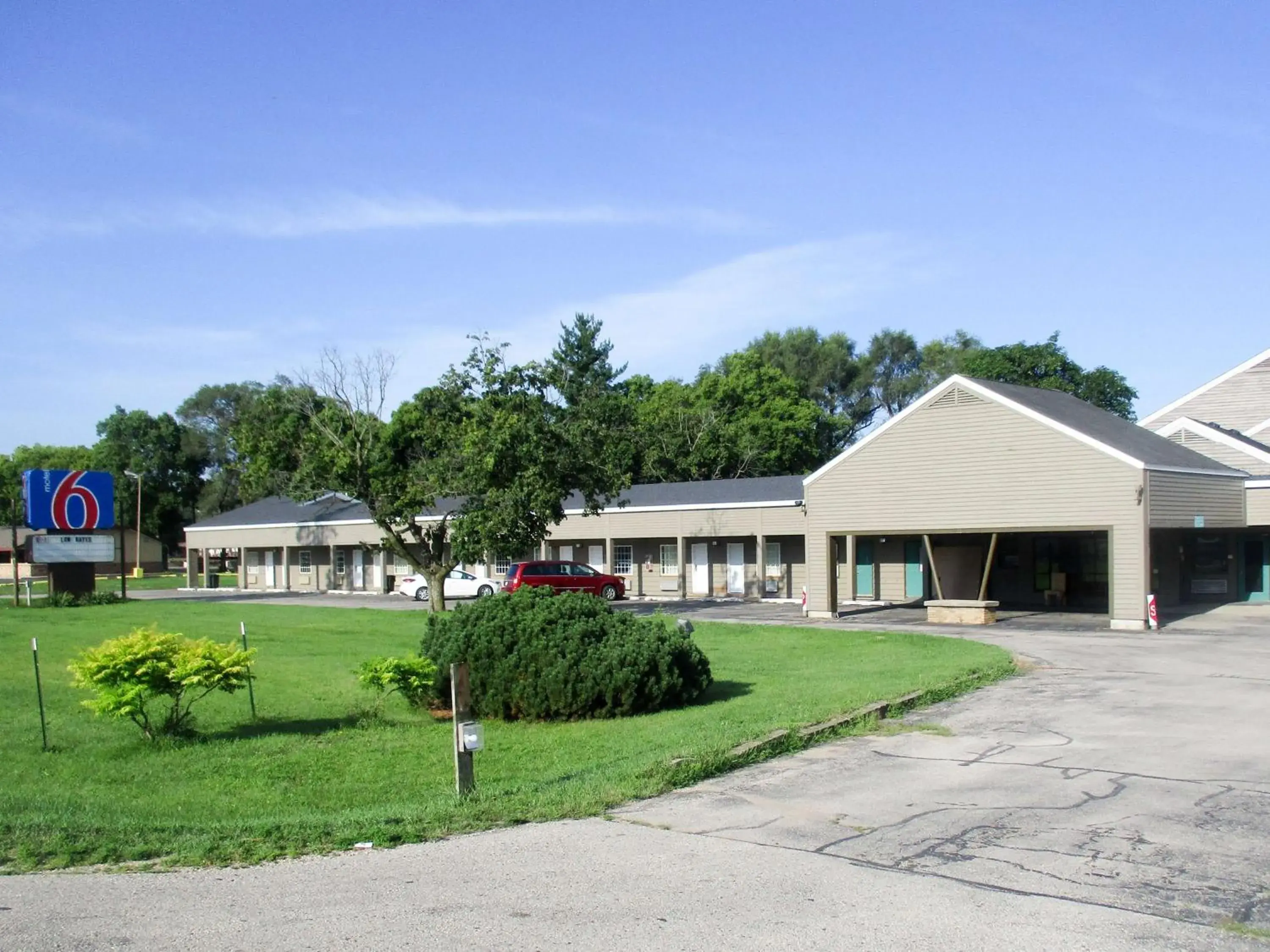 Property Building in Motel 6-Prairie Du Chien, WI