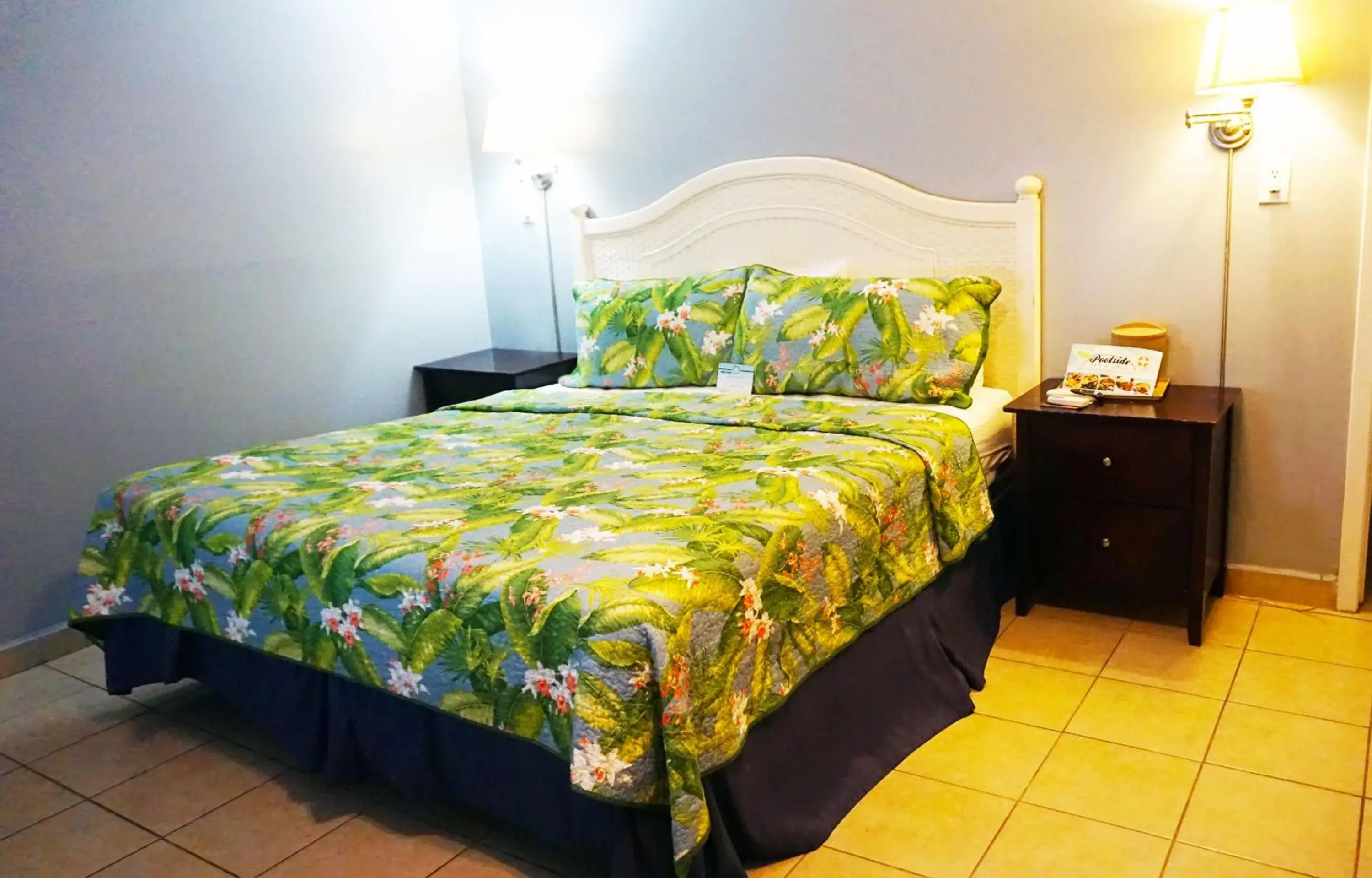King Room - single occupancy in Upper Deck Hotel and Bar - Adults Only King Room - single occupancy in Upper Deck Hotel and Bar - Adults Only