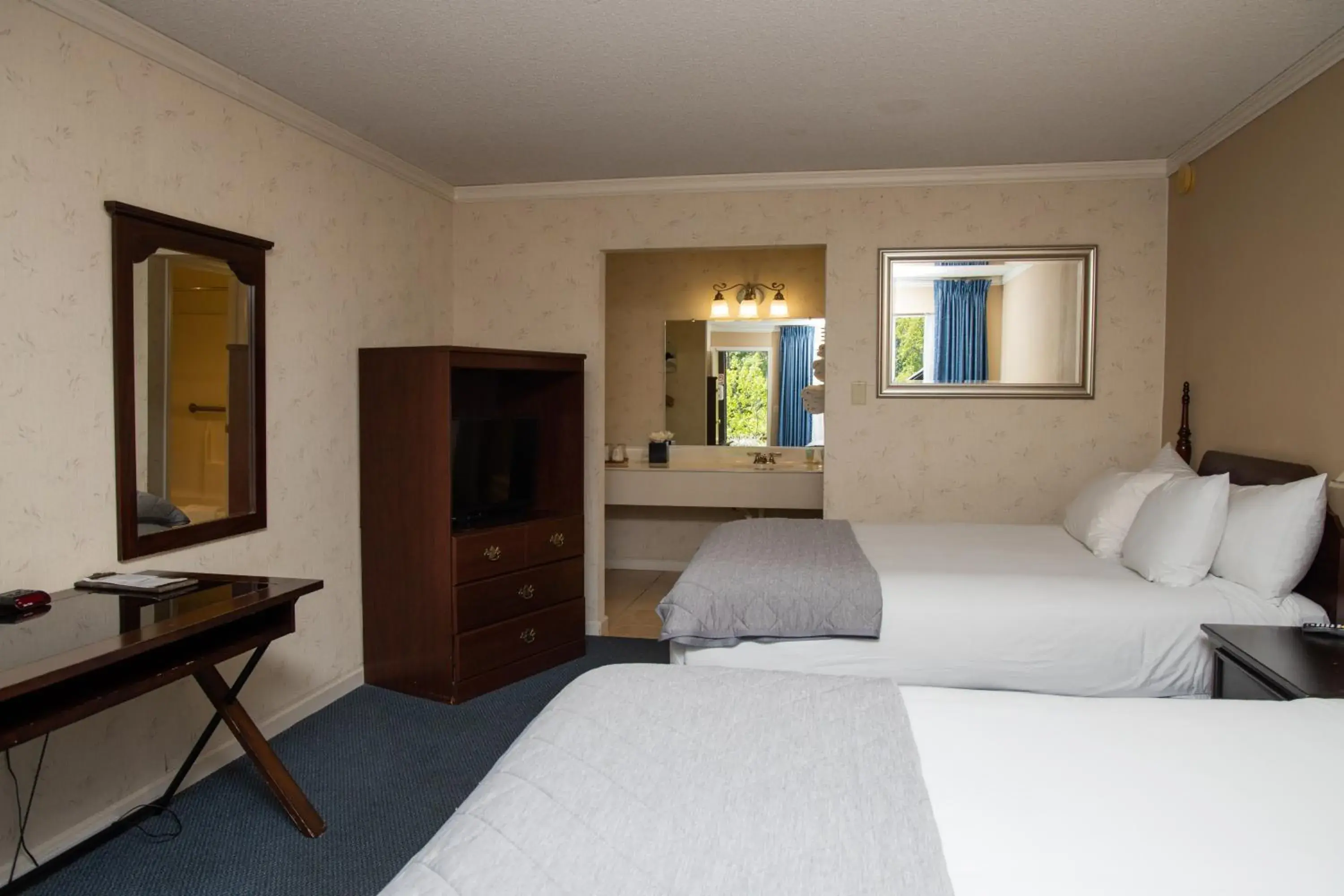 Bed in The Occidental Lodge Bed in The Occidental Lodge