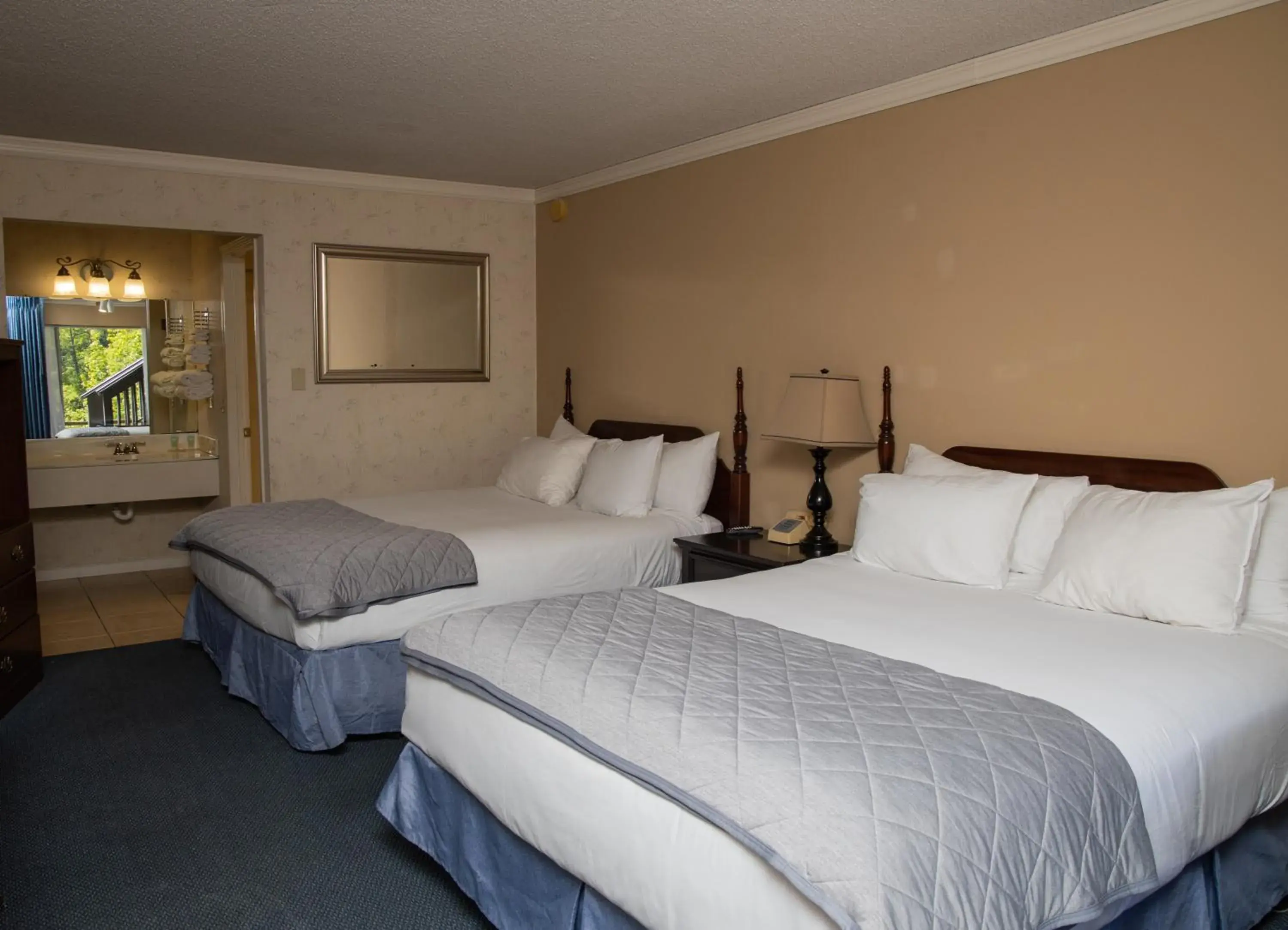 Bed in The Occidental Lodge Bed in The Occidental Lodge