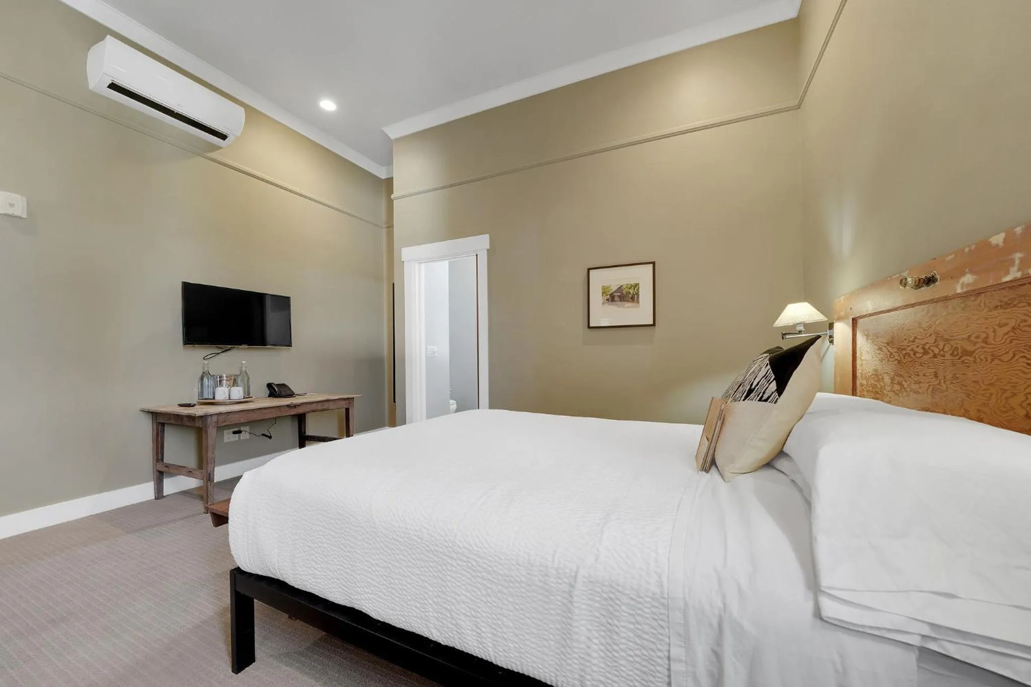 Bed in Hanford House