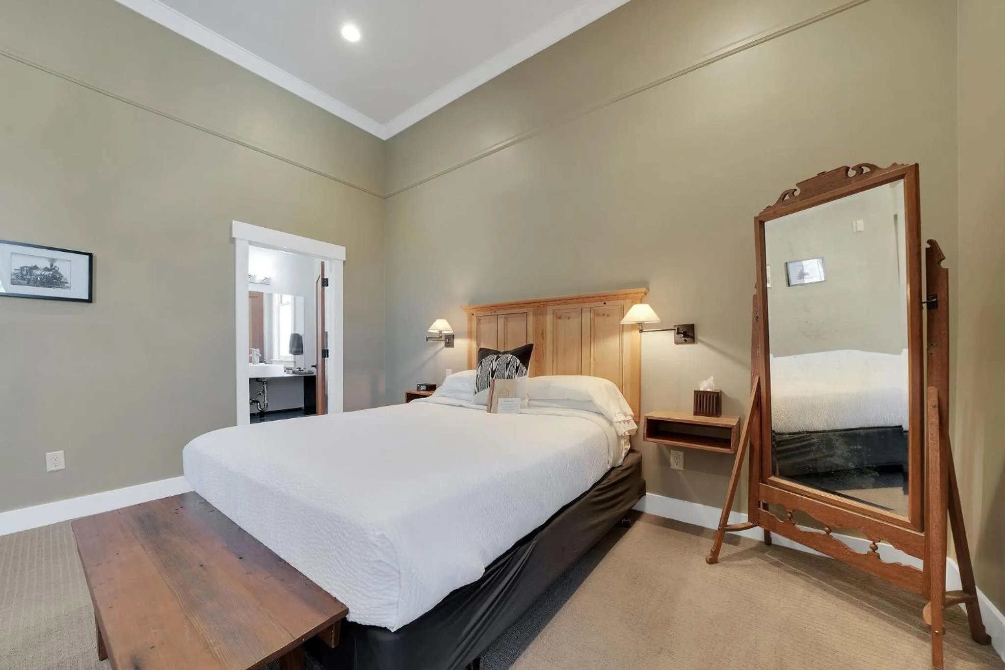 Bed in Hanford House