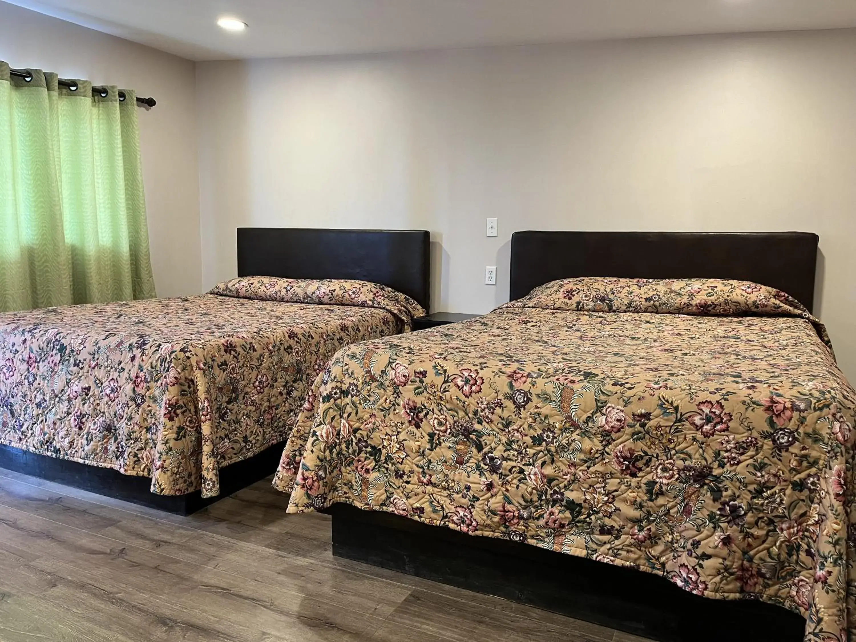 Deluxe Double Room with Extra Bed - single occupancy in Kluane Park Inn Deluxe Double Room with Extra Bed - single occupancy in Kluane Park Inn