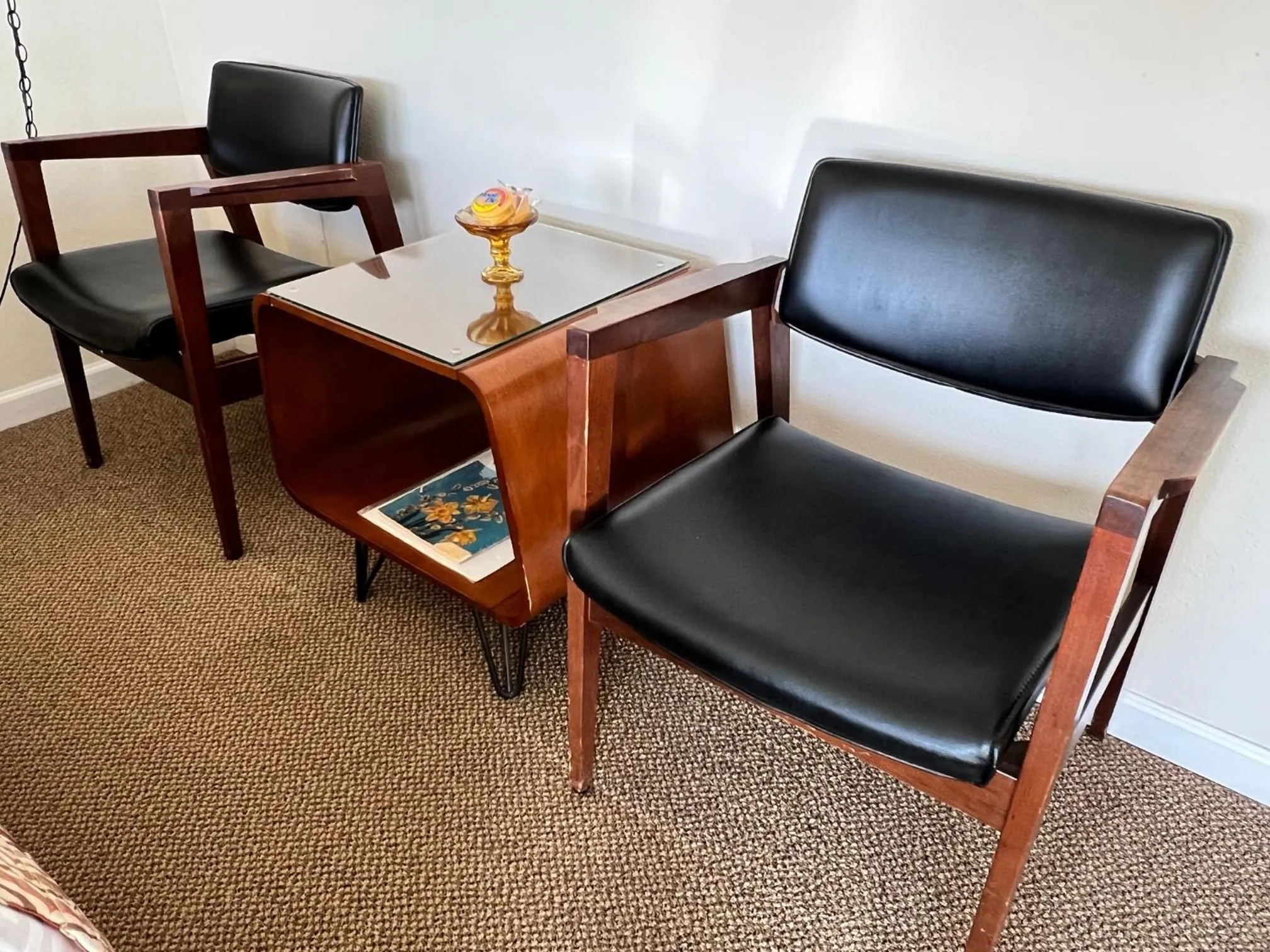 Seating area in Roadrunner Lodge Motel