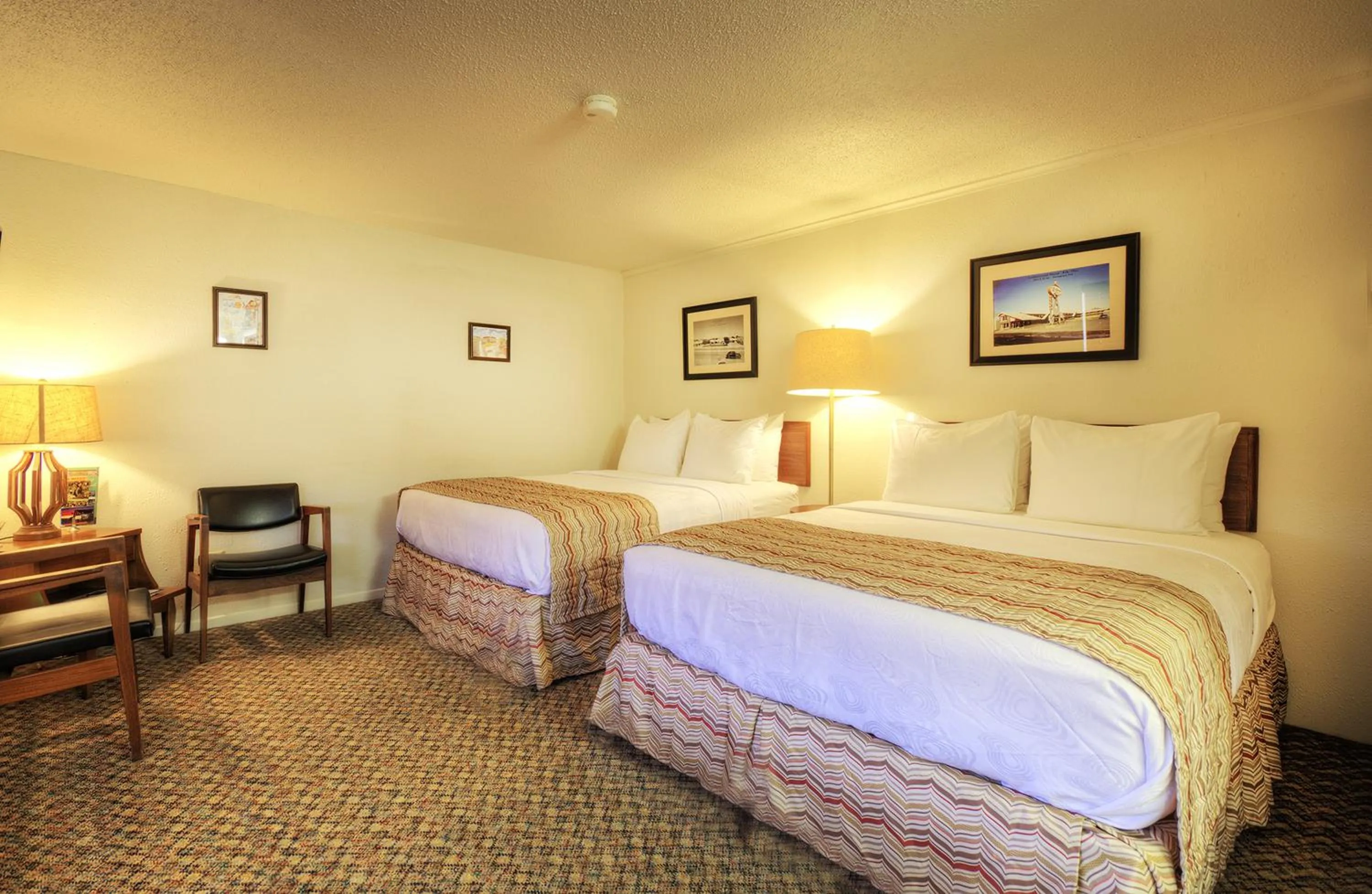 Bed in Roadrunner Lodge Motel