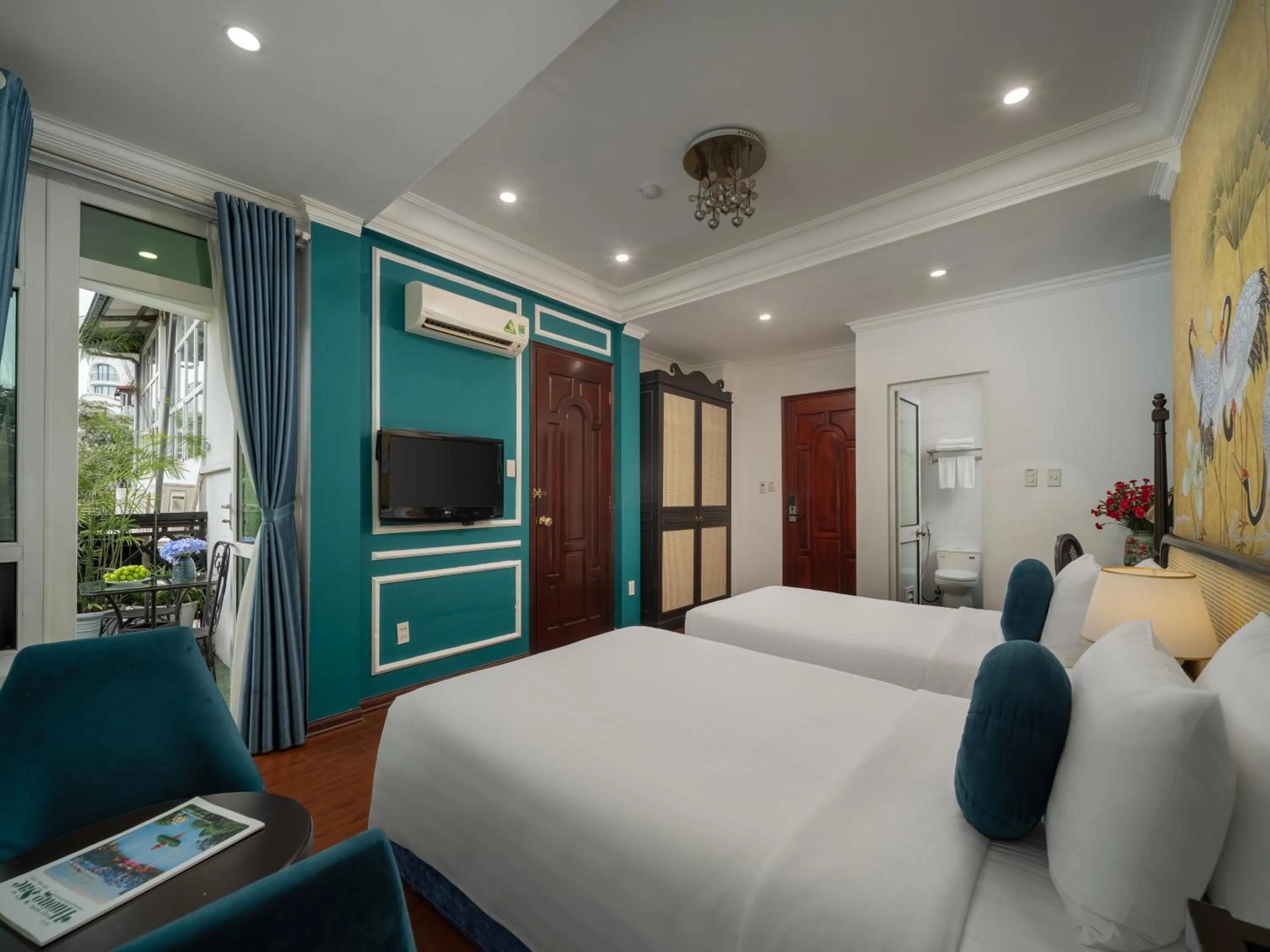 TV and multimedia, Bed in Hanoi Chic Boutique Hotel