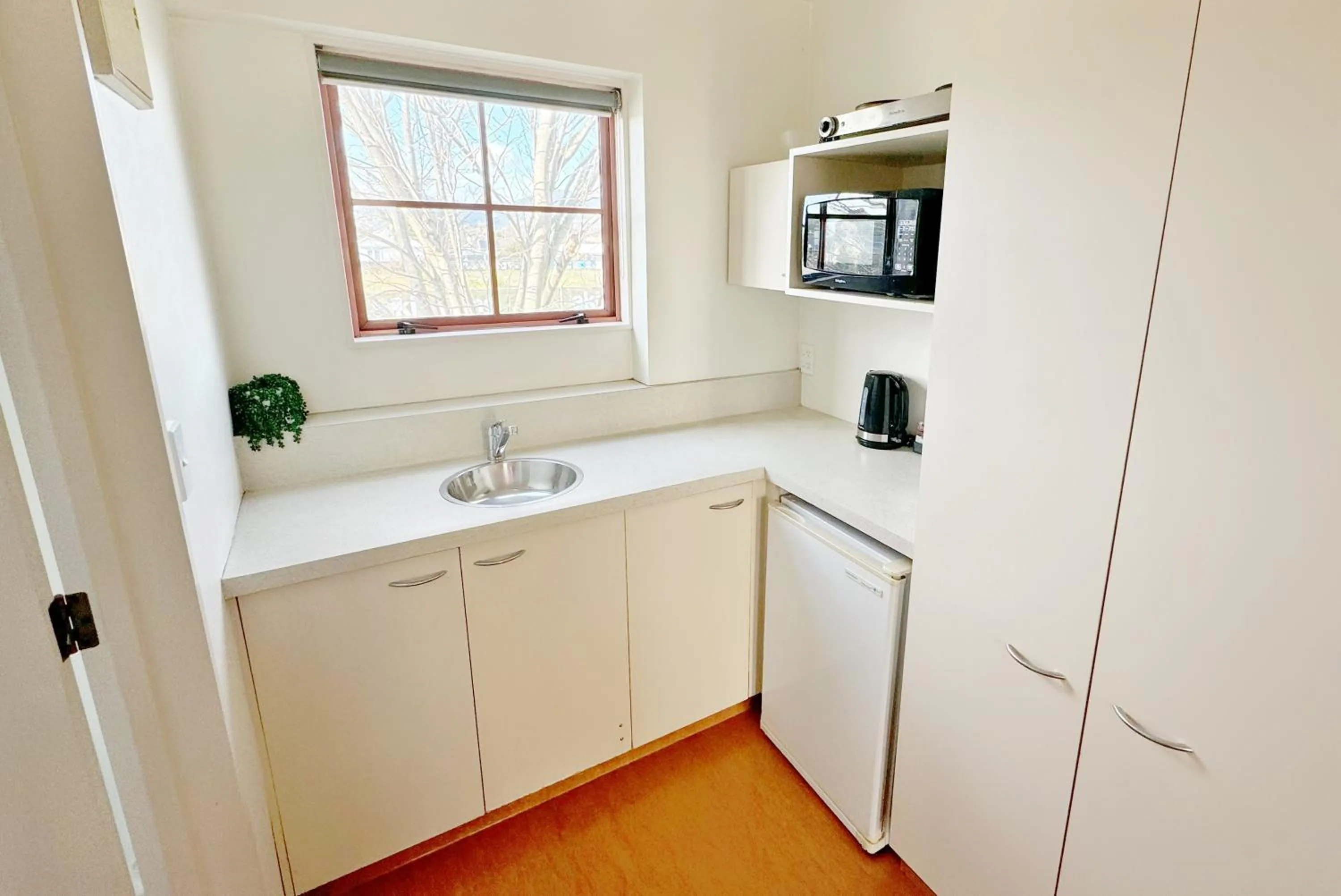 kitchen in Addington Stadium Motel