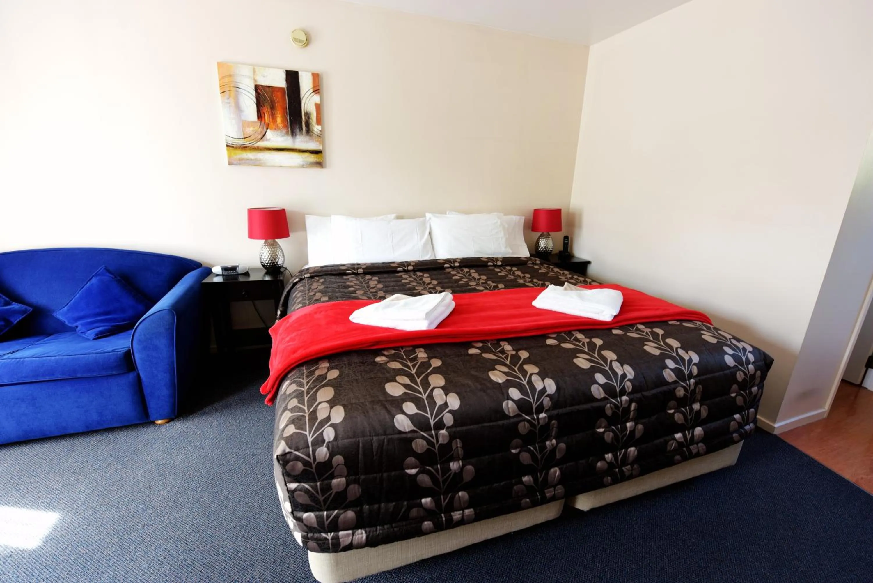 Bedroom, Bed in Addington Stadium Motel