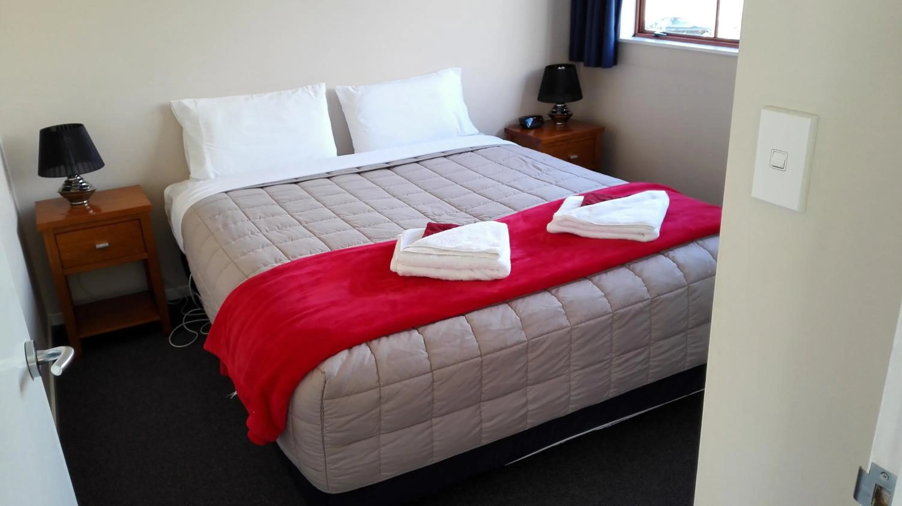 Bedroom, Bed in Addington Stadium Motel