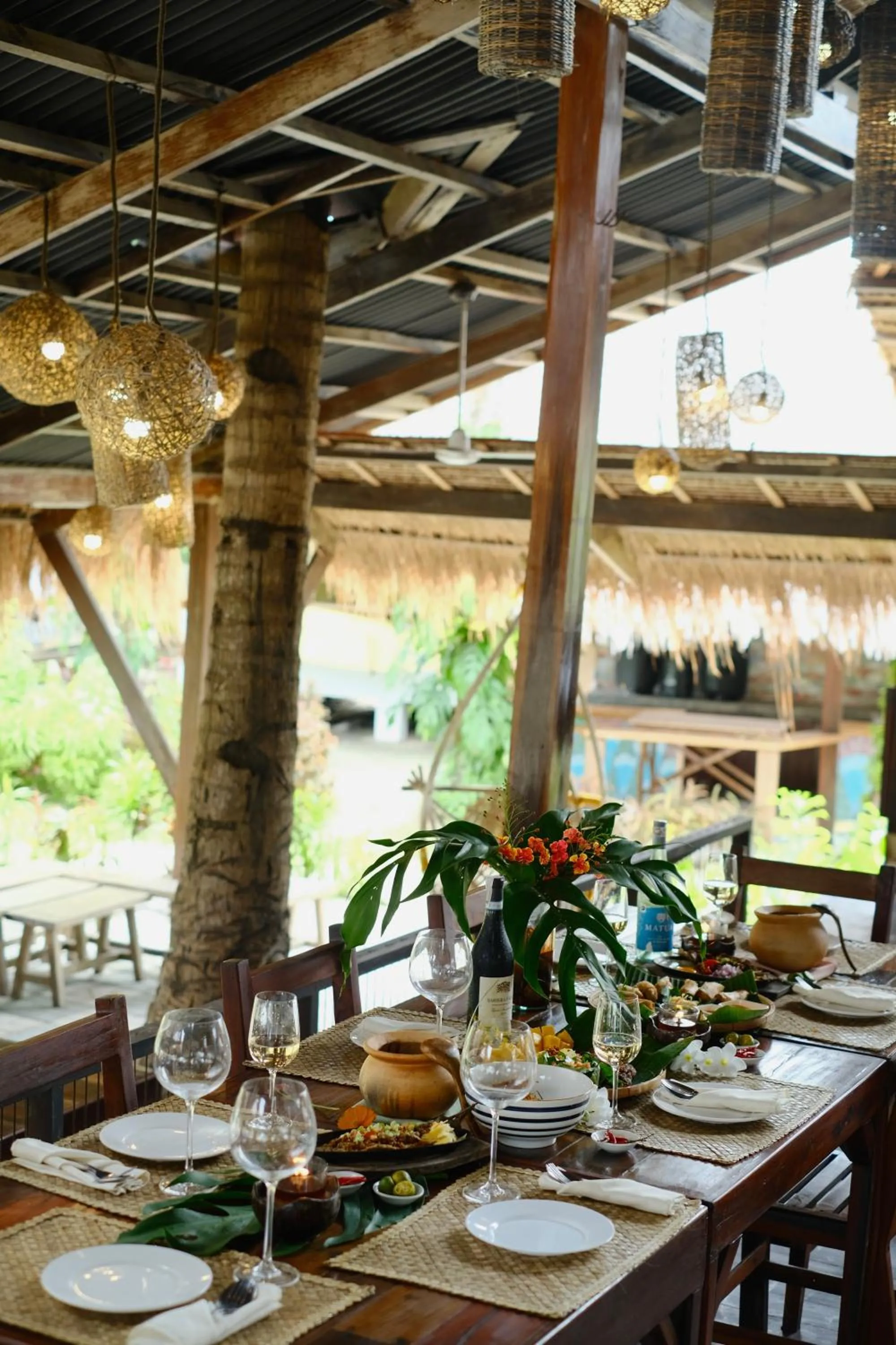 Restaurant/places to eat in Harana Surf Resort