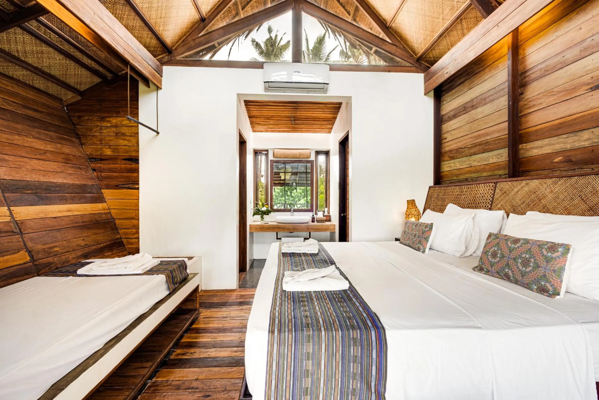 Photo of the whole room, Bed in Harana Surf Resort