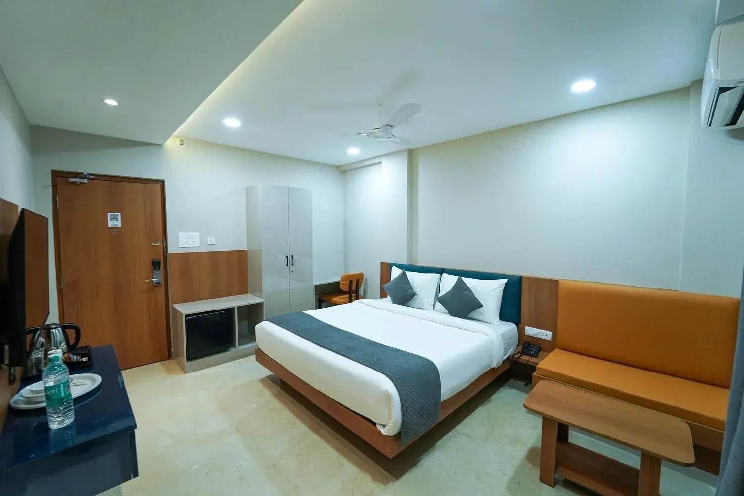 Superior King Room - single occupancy in Vasatee Kondapur Superior King Room - single occupancy in Vasatee Kondapur