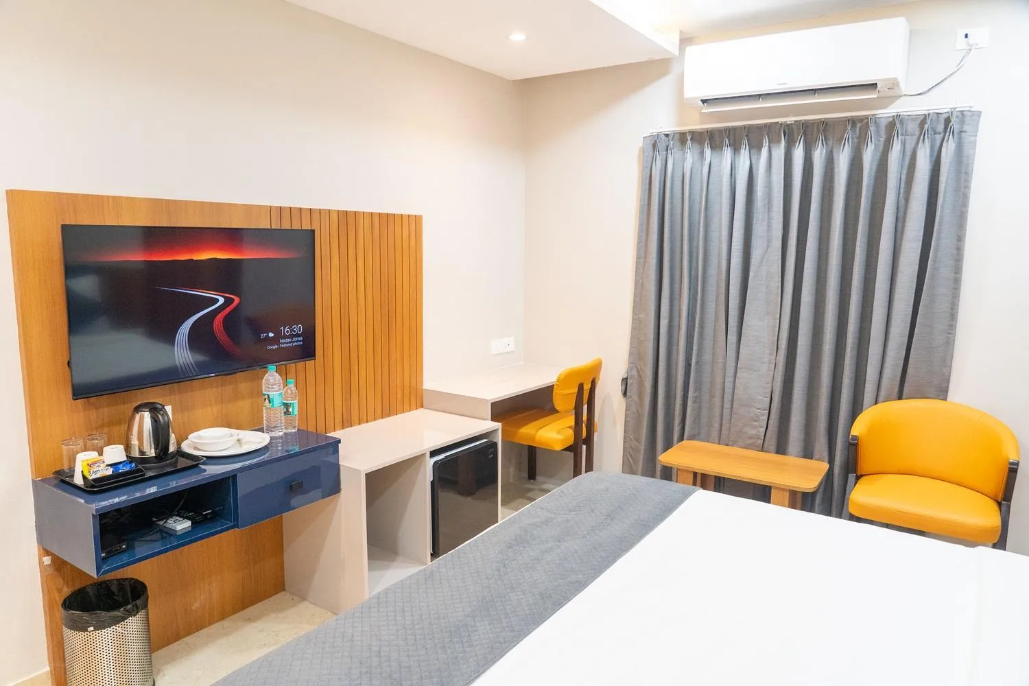 Deluxe King Room - single occupancy in Vasatee Kondapur