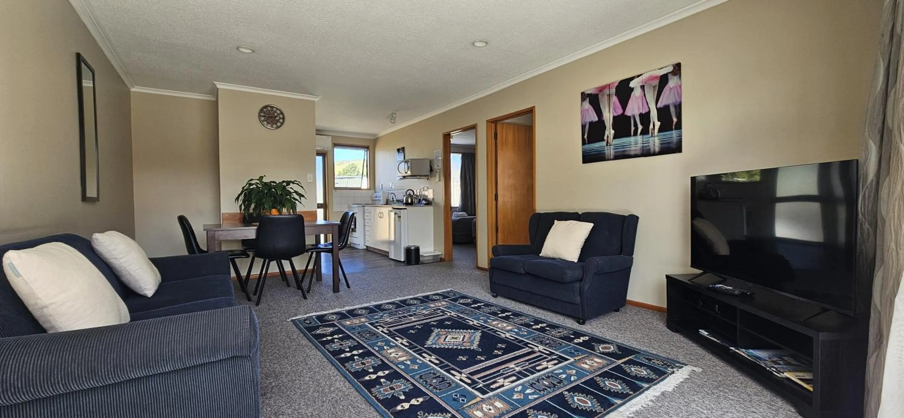 TV and multimedia in Broadview Motel