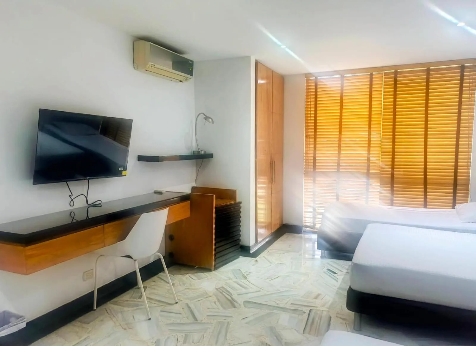 TV and multimedia, Bed in Hotel King Versalles