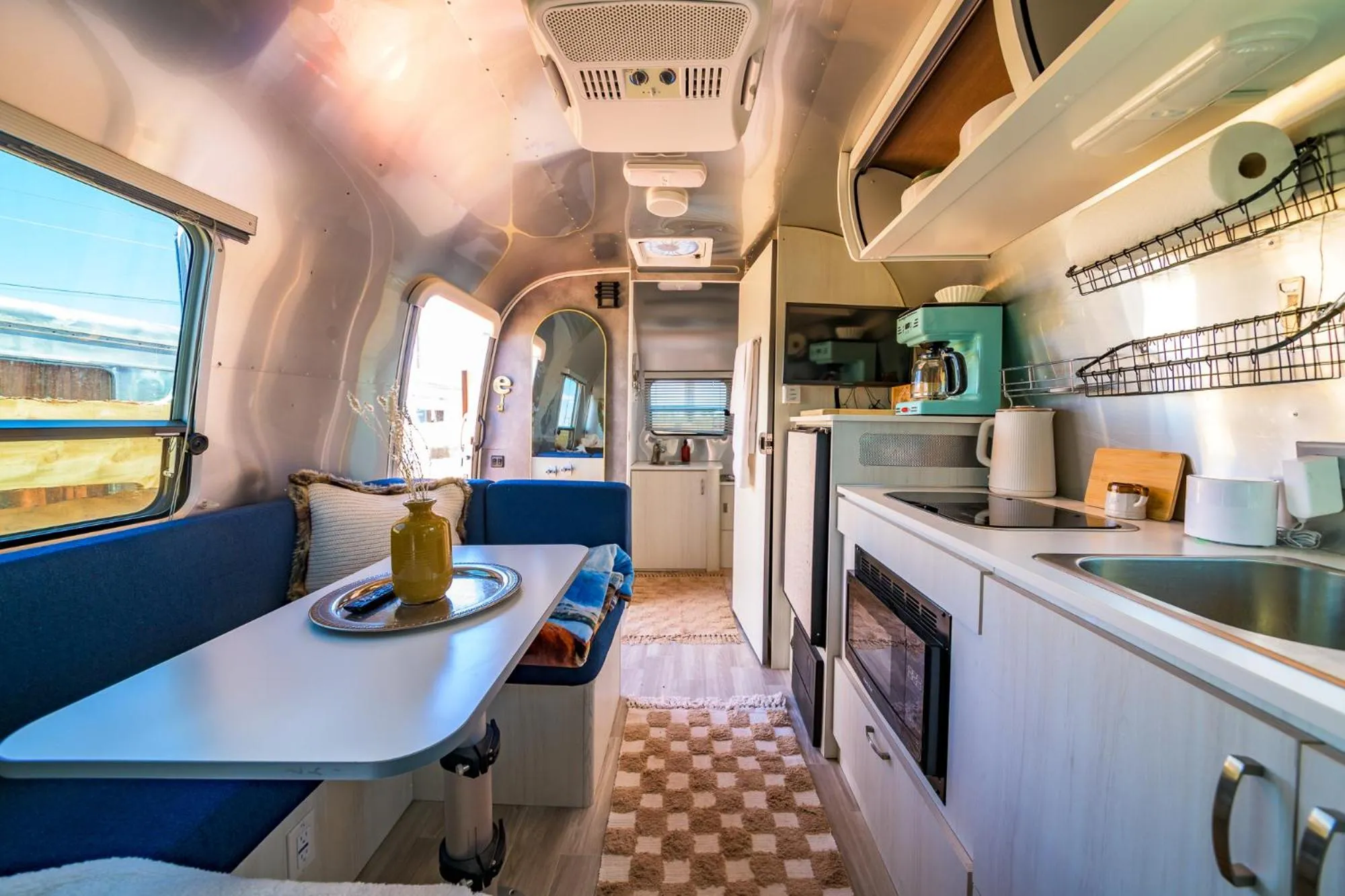 Kitchen or kitchenette in The Outpost Grand Canyon