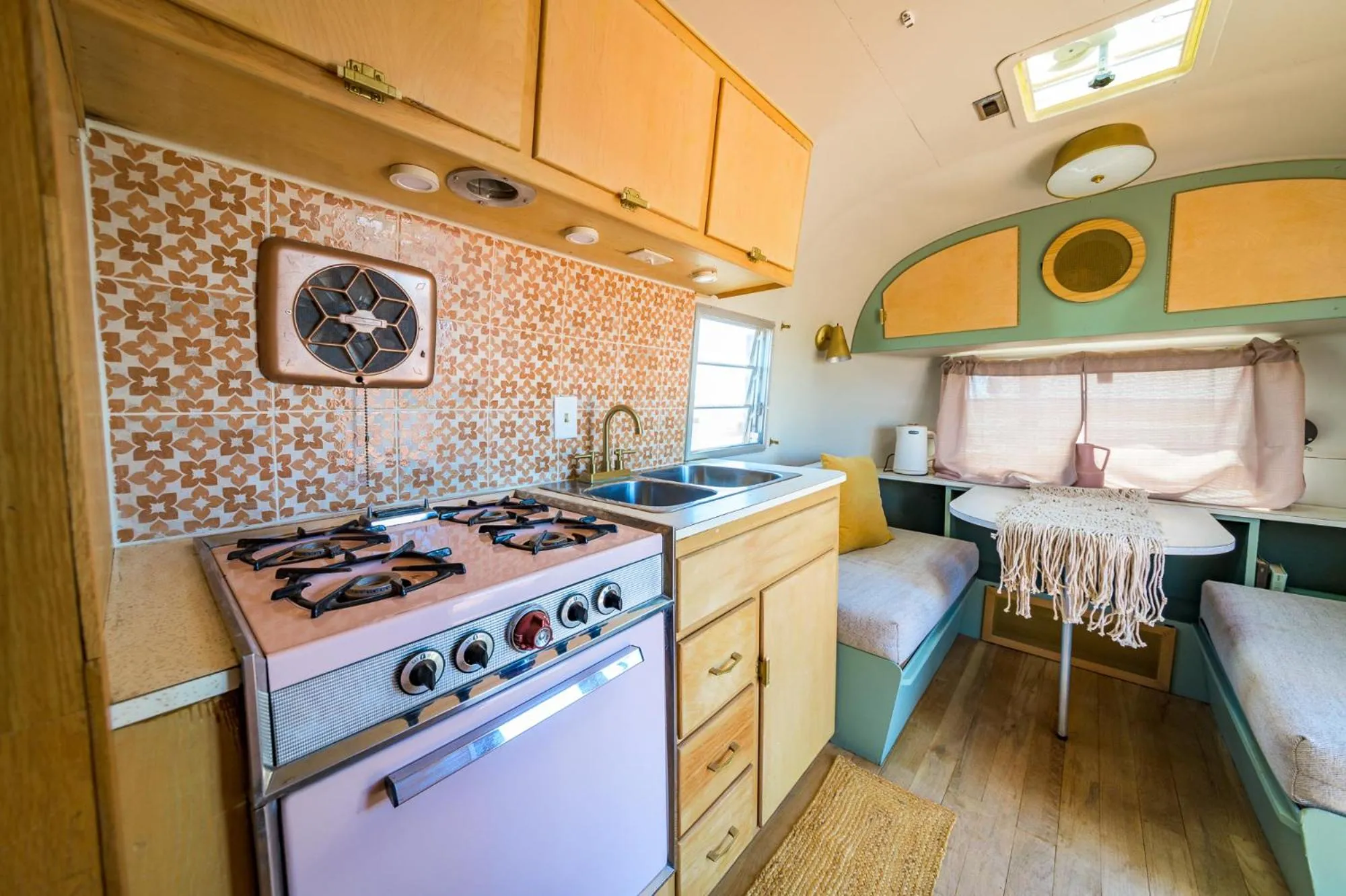 Kitchen or kitchenette in The Outpost Grand Canyon