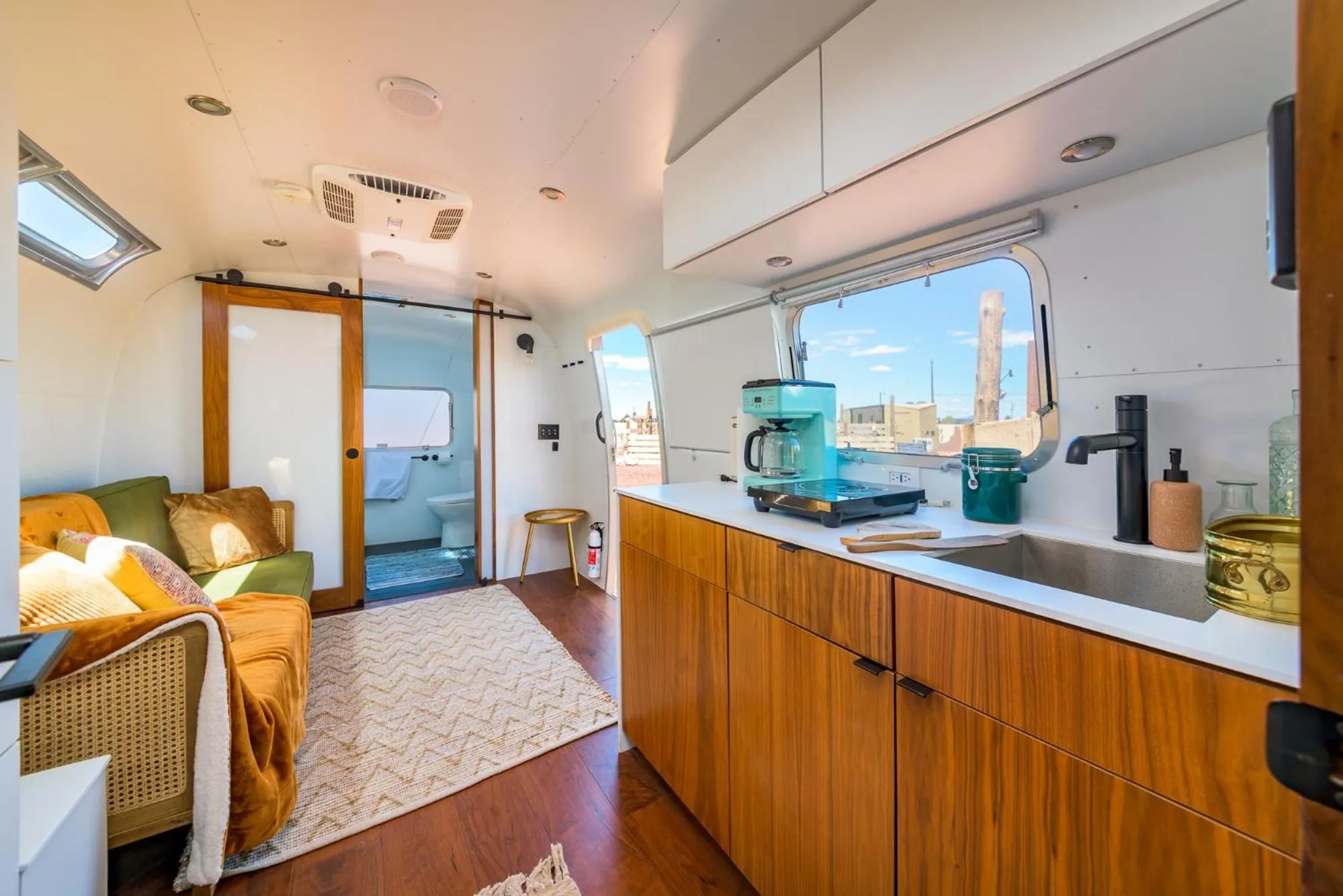 Kitchen or kitchenette in The Outpost Grand Canyon