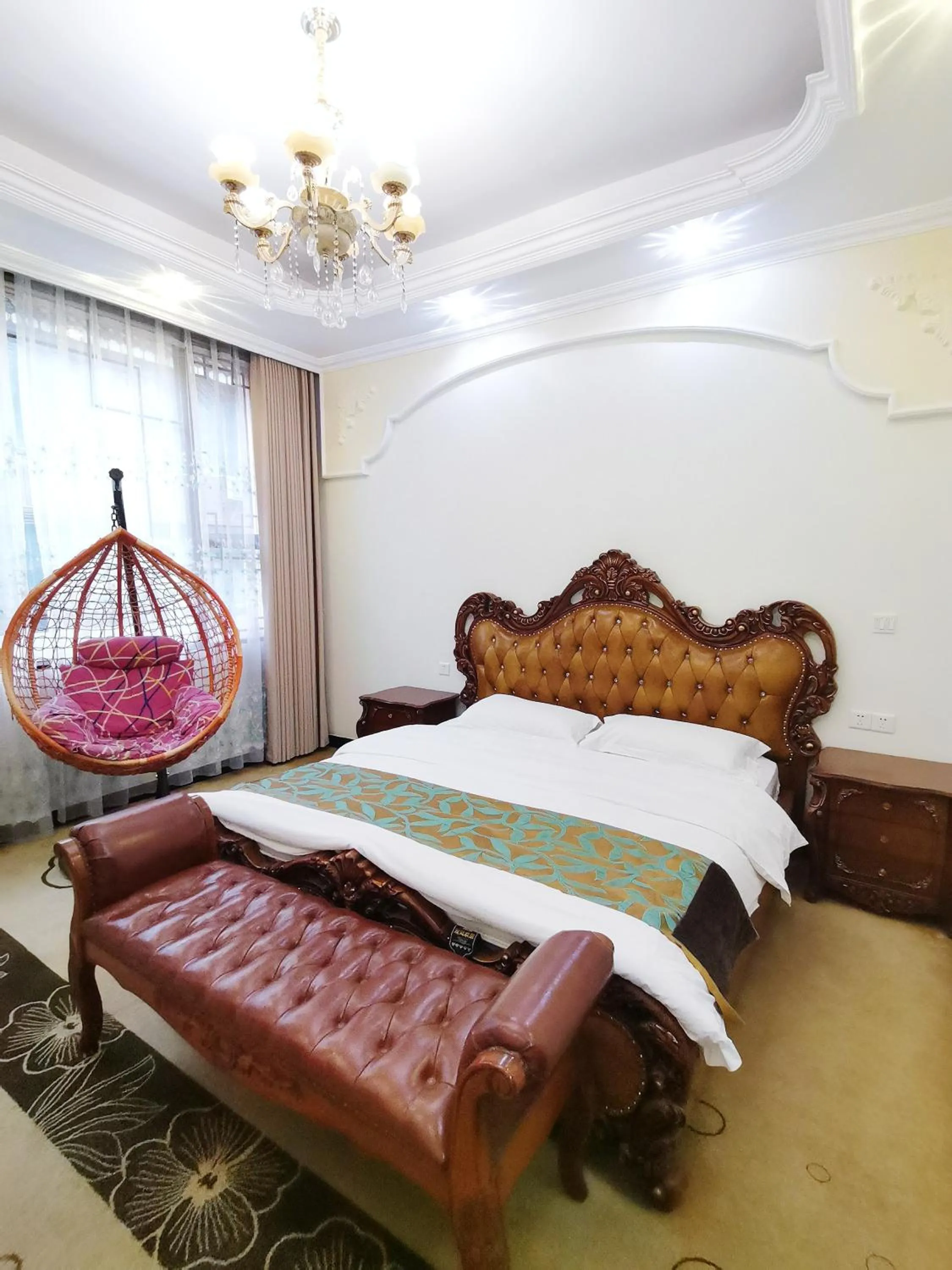 Bed in Emeishan Moon Bay Hotel