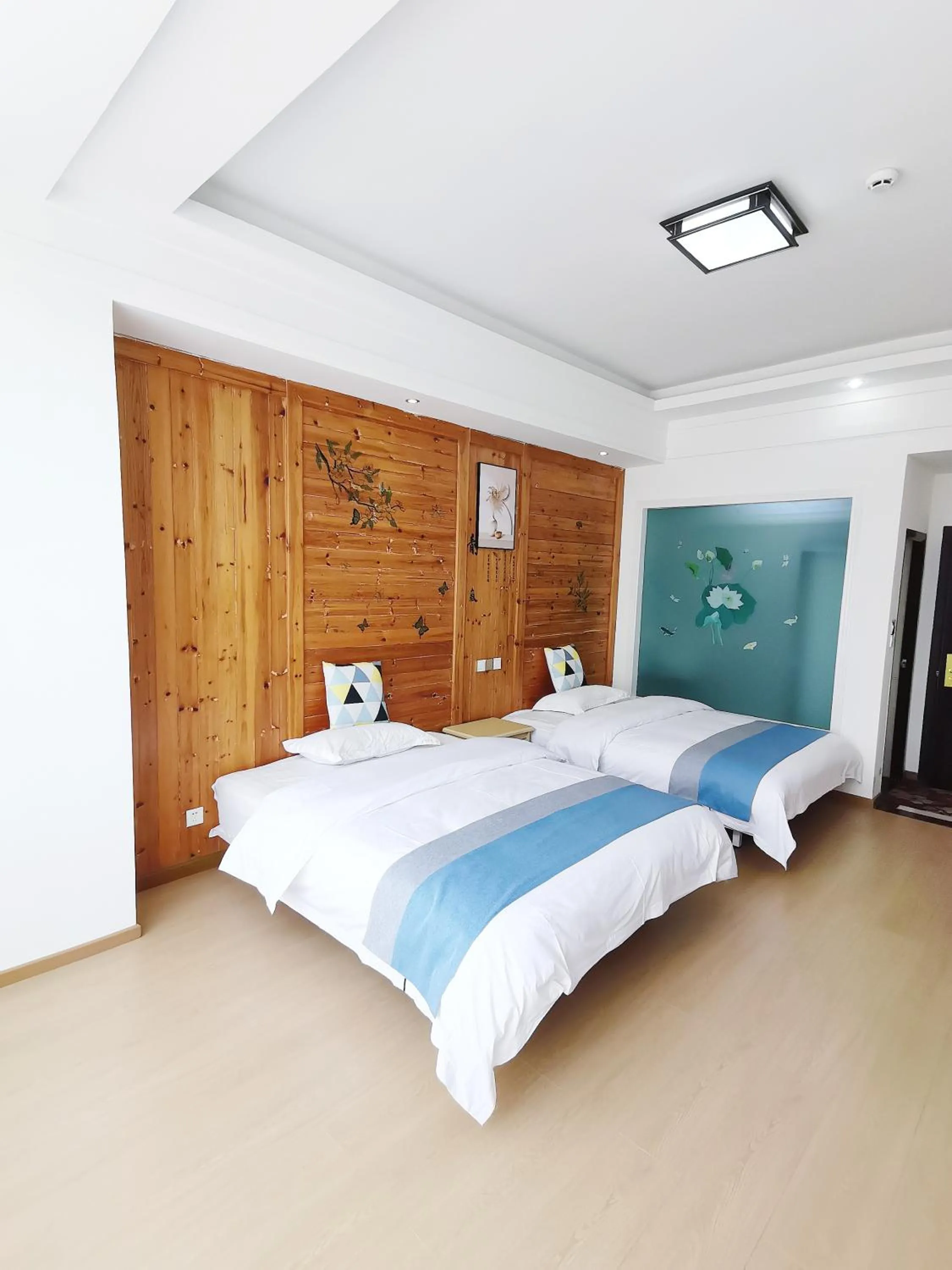 Bedroom, Bed in Emeishan Moon Bay Hotel