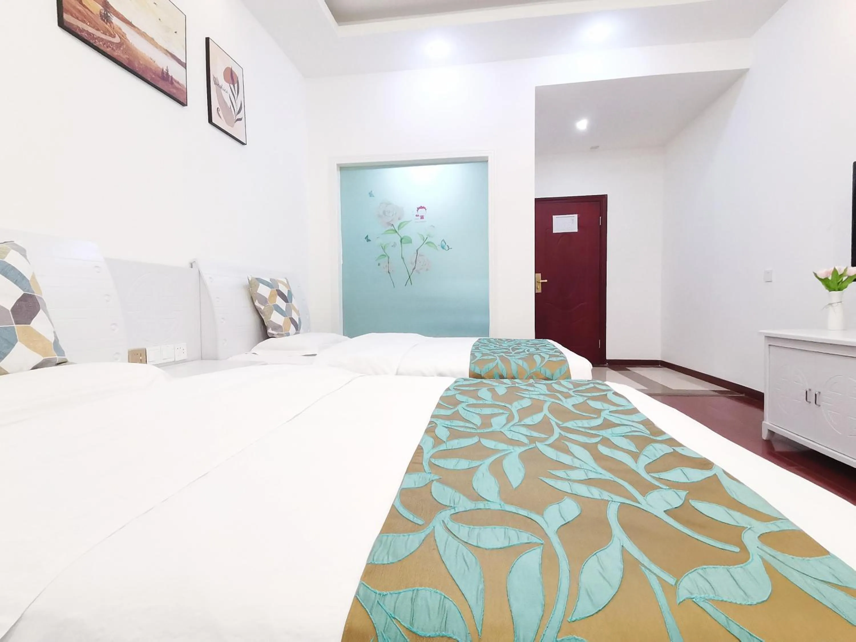 Bedroom, Bed in Emeishan Moon Bay Hotel