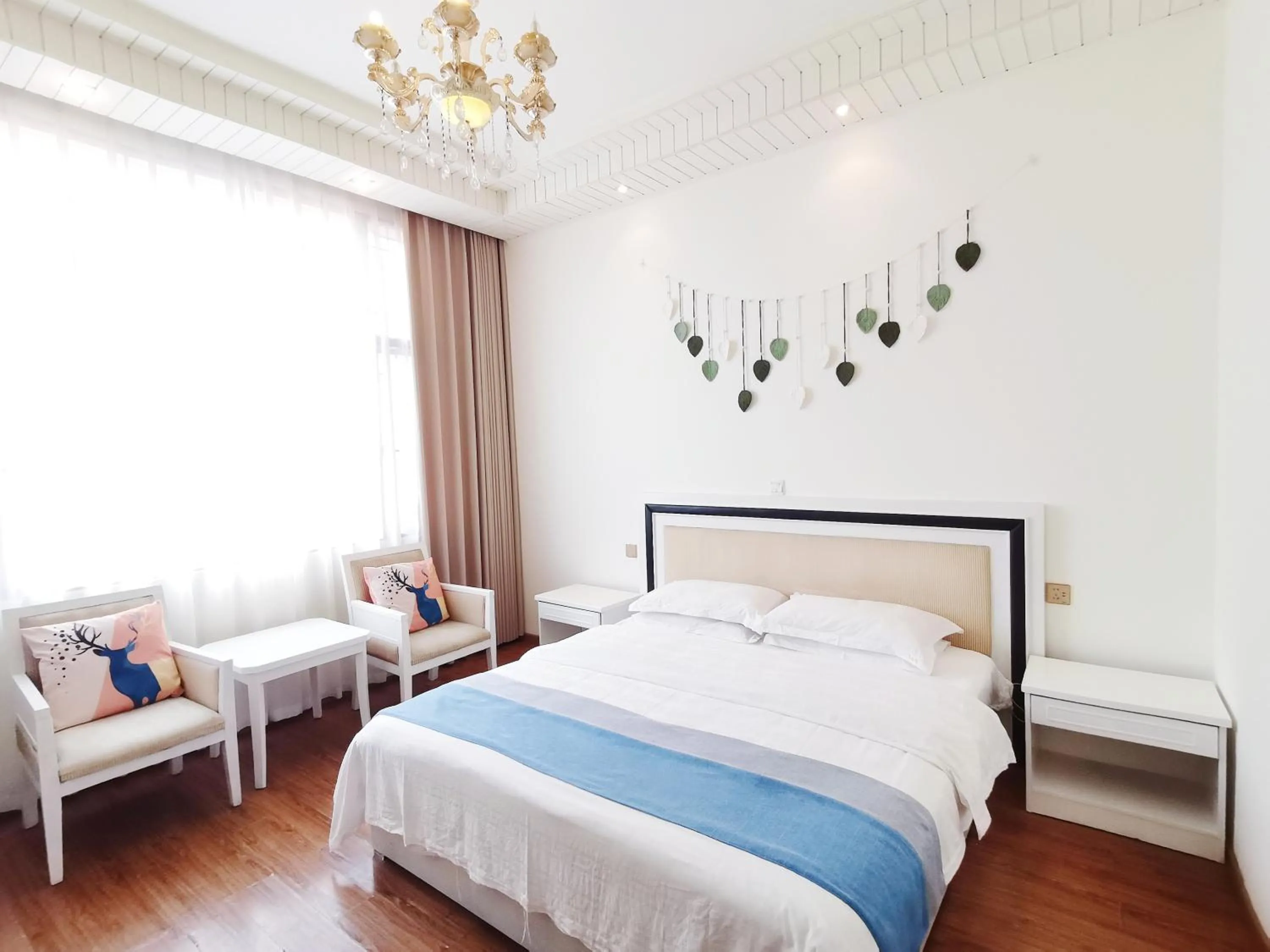 Bedroom, Bed in Emeishan Moon Bay Hotel