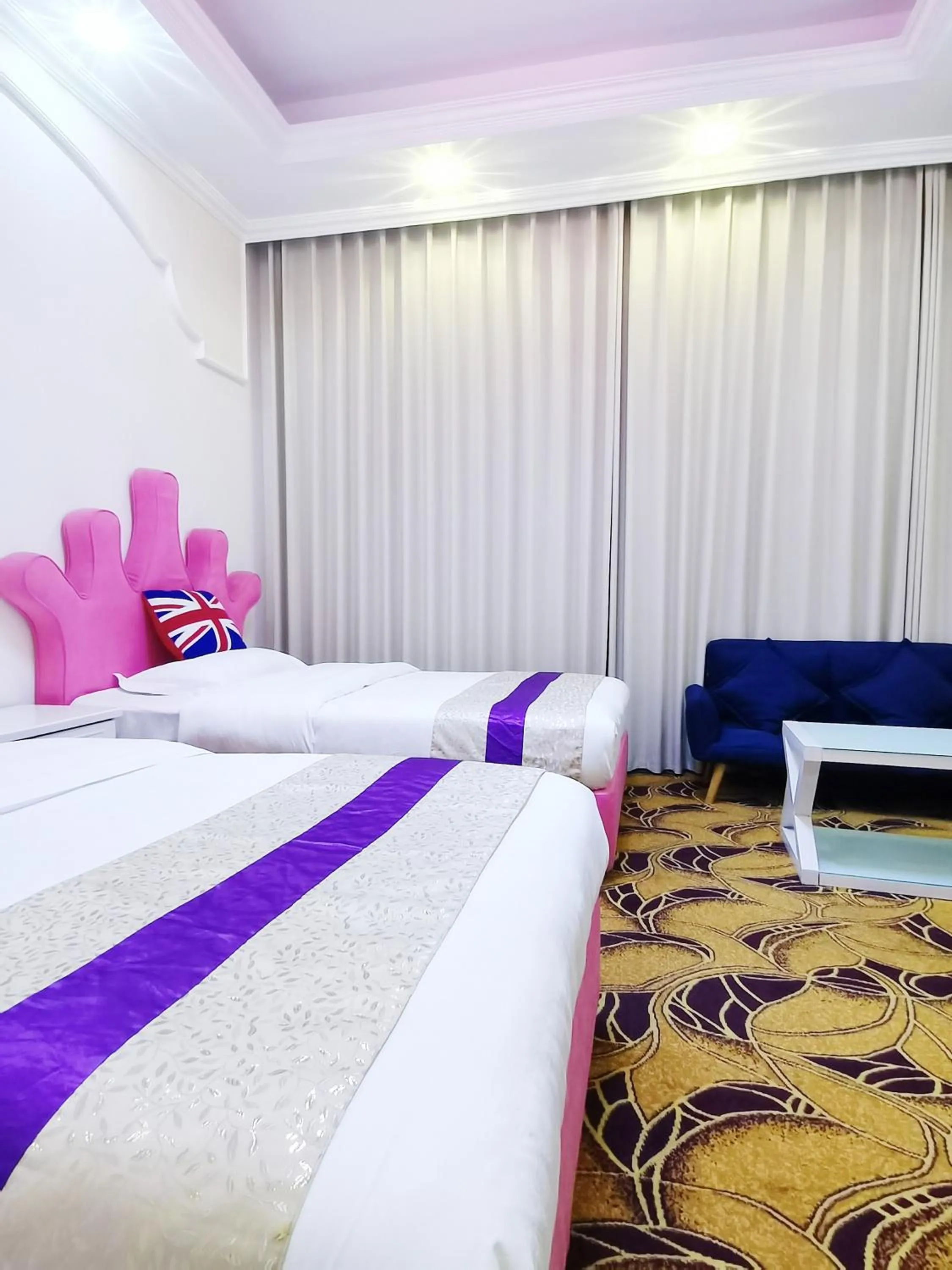 Bedroom, Bed in Emeishan Moon Bay Hotel