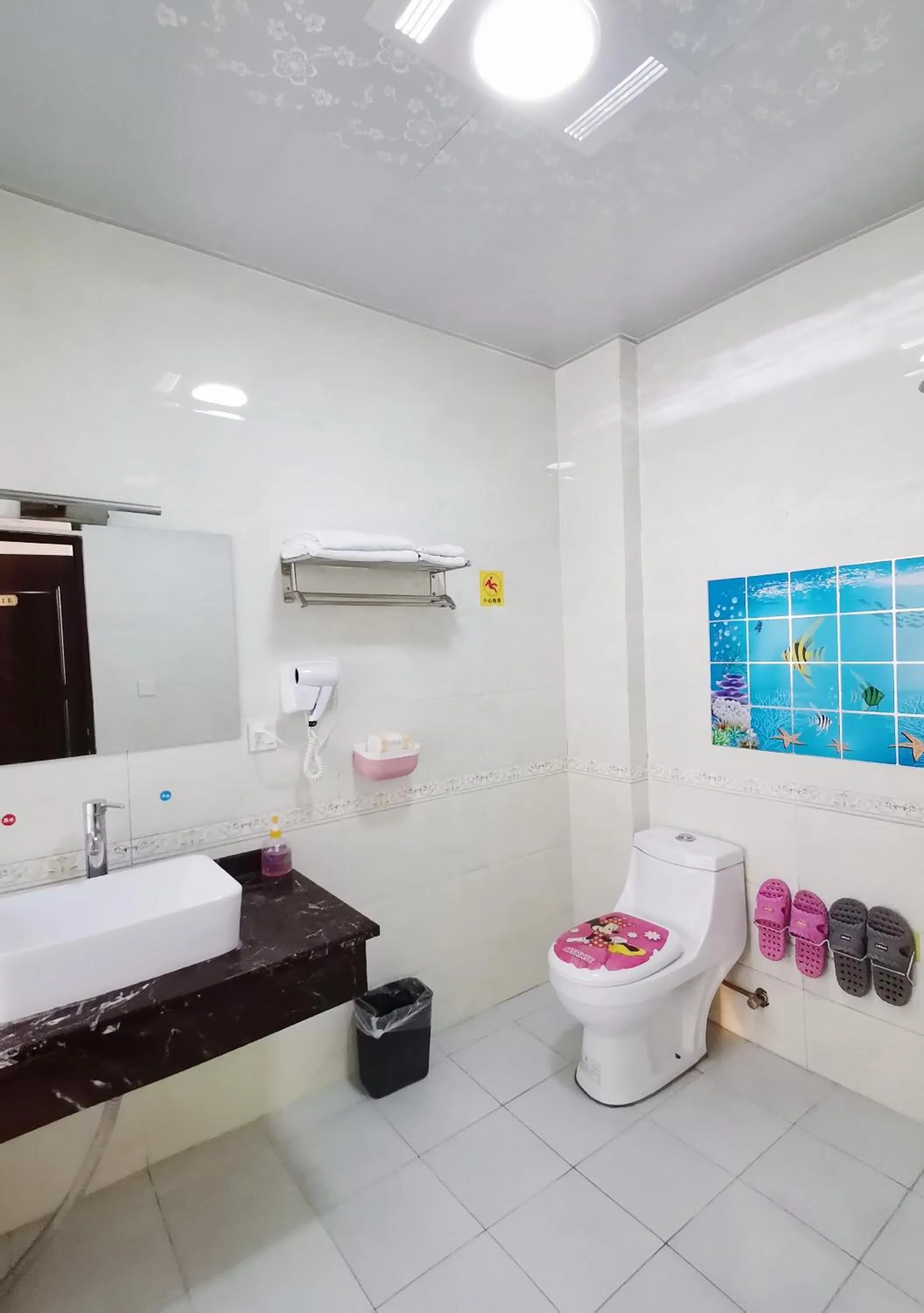 Toilet in Emeishan Moon Bay Hotel