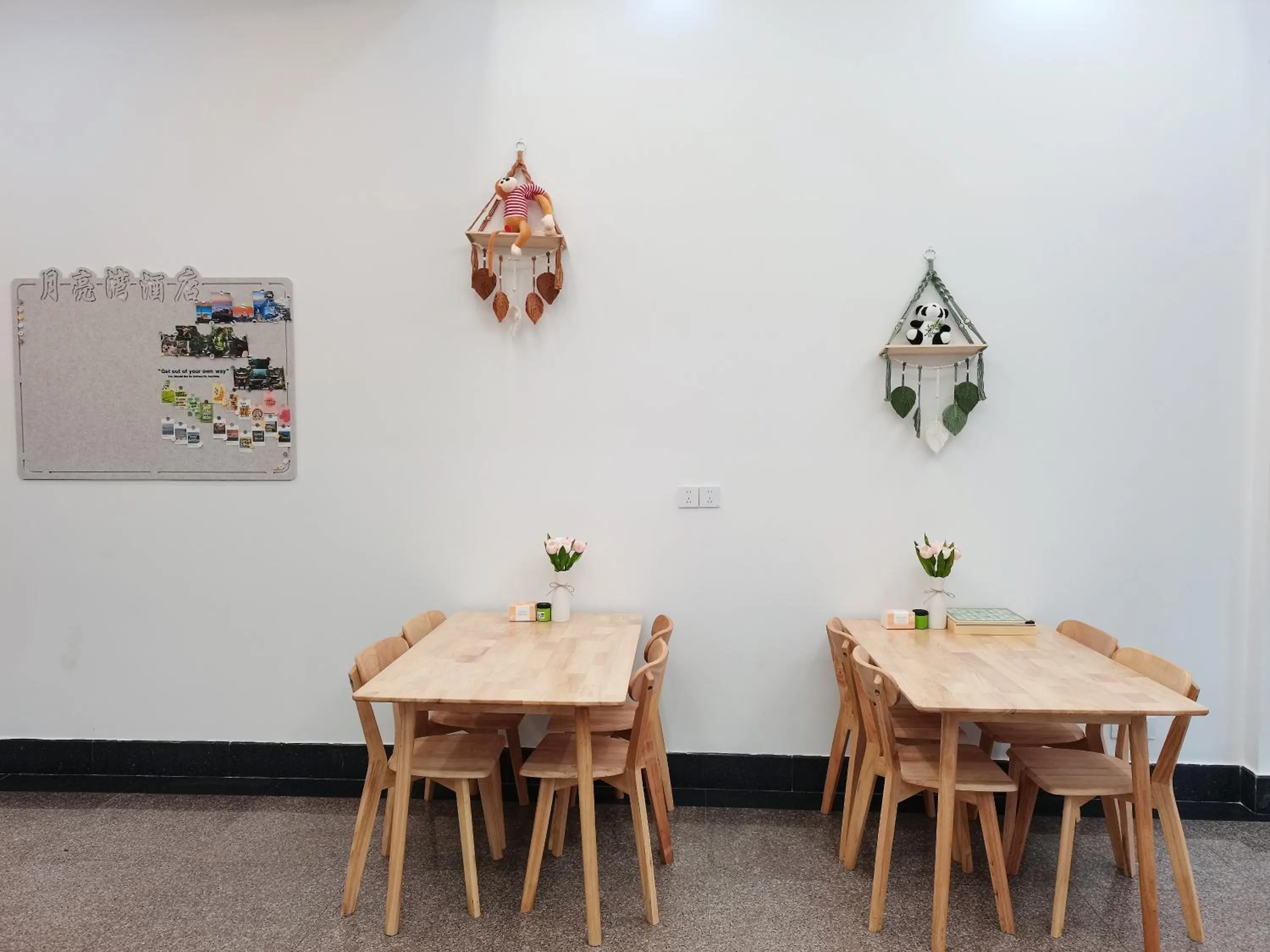 Decorative detail in Emeishan Moon Bay Hotel