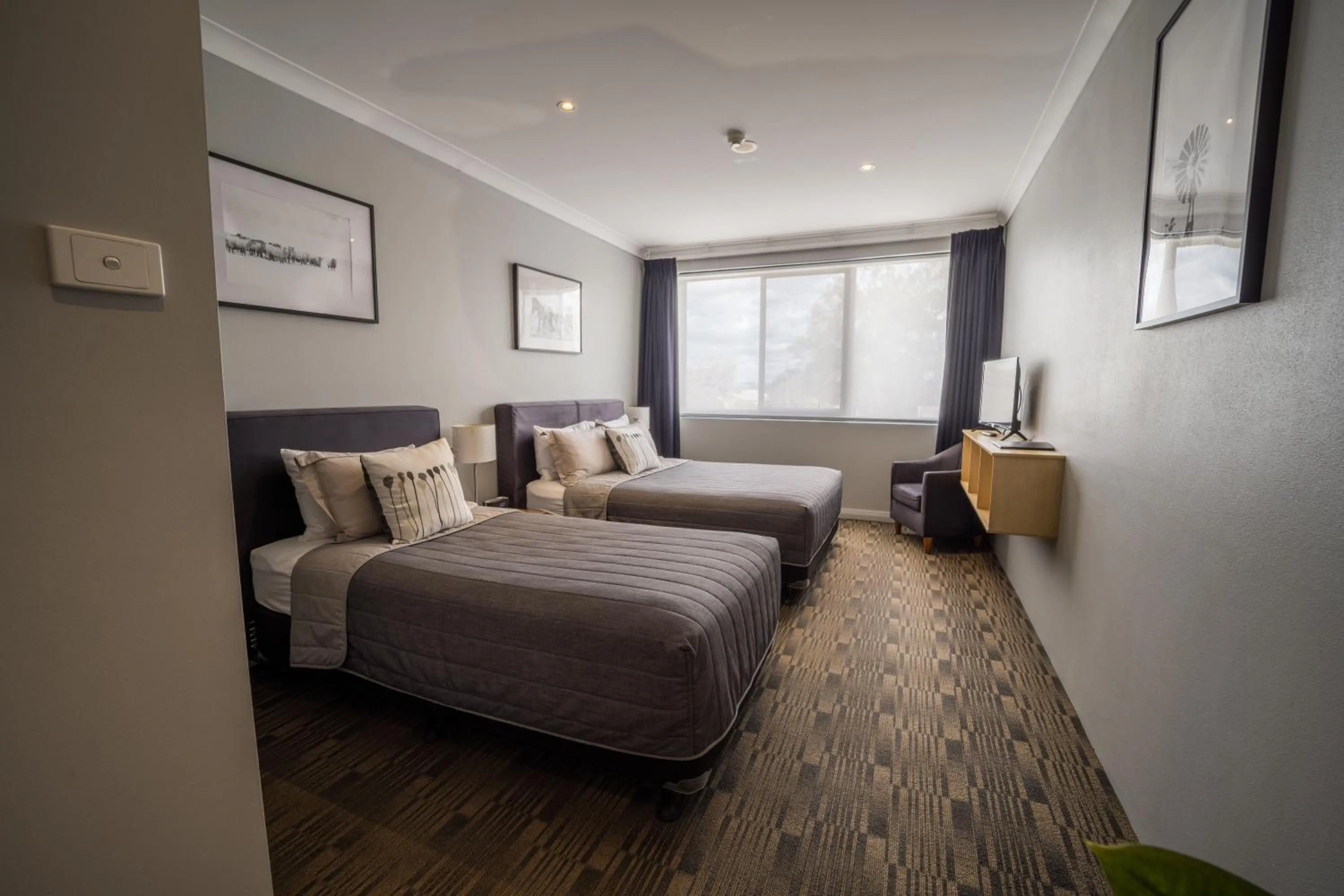 Bed in Windsor Castle Hotel