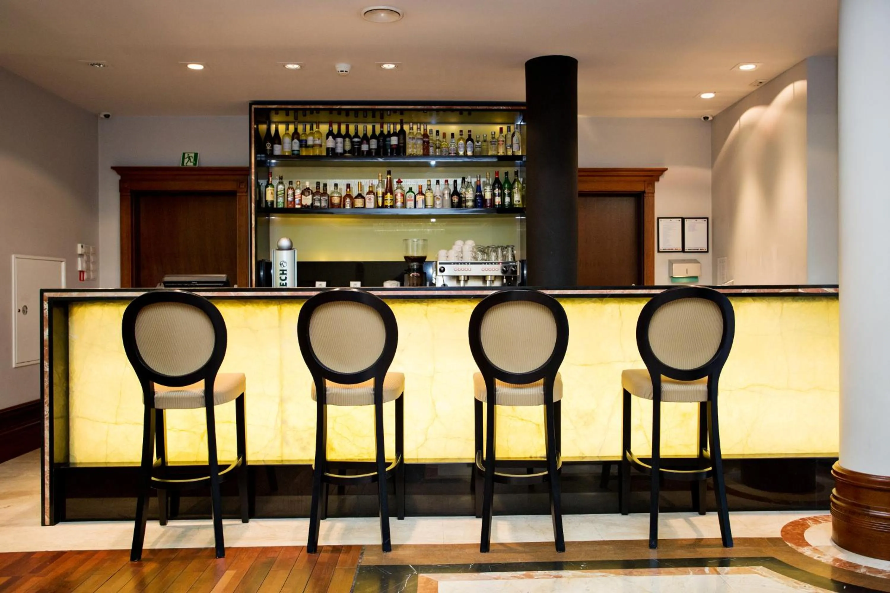 Restaurant/places to eat in Hotel Akvilon