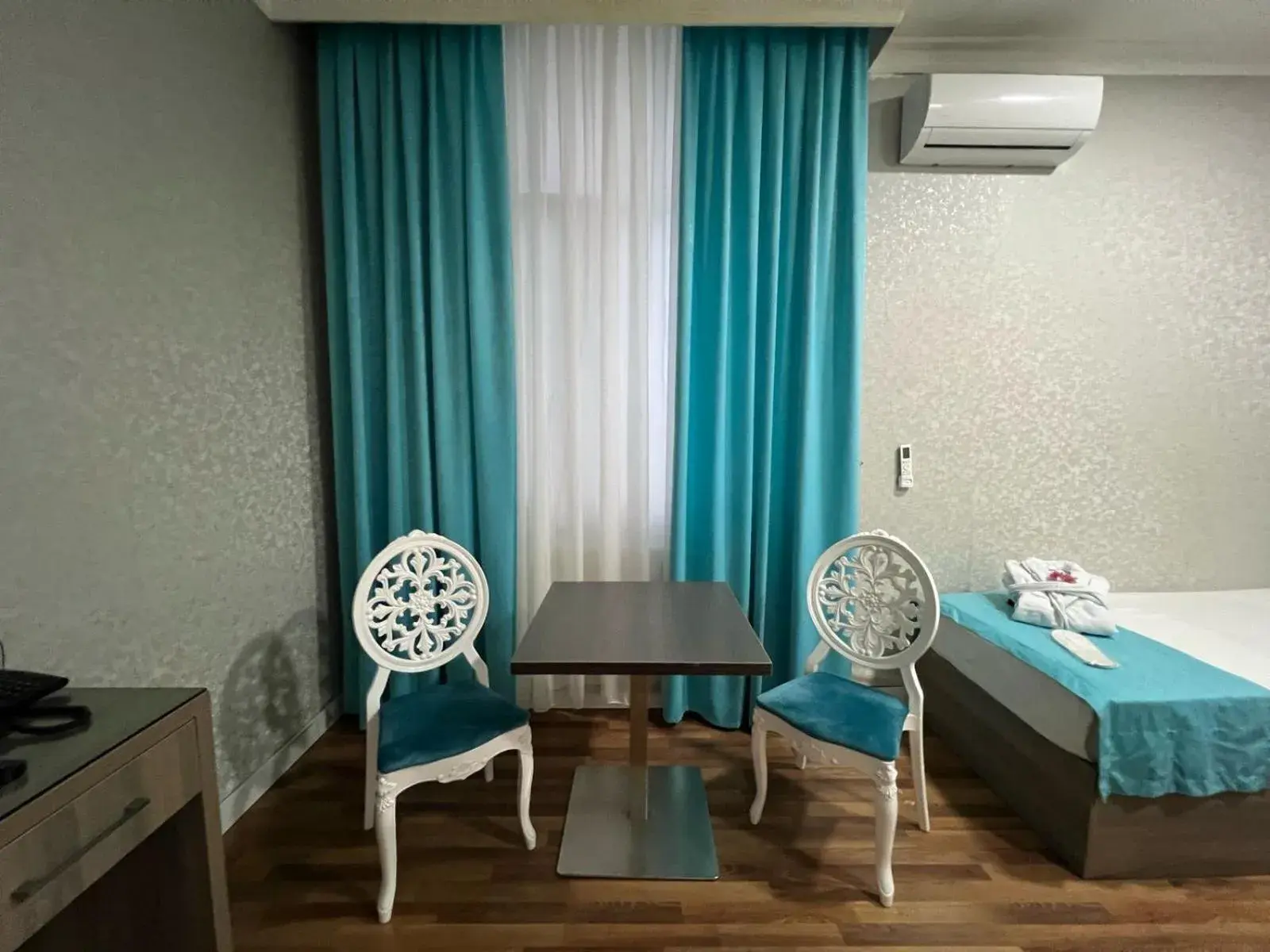 Deluxe Twin Room in Hotel Empire Business Baku Deluxe Twin Room in Hotel Empire Business Baku