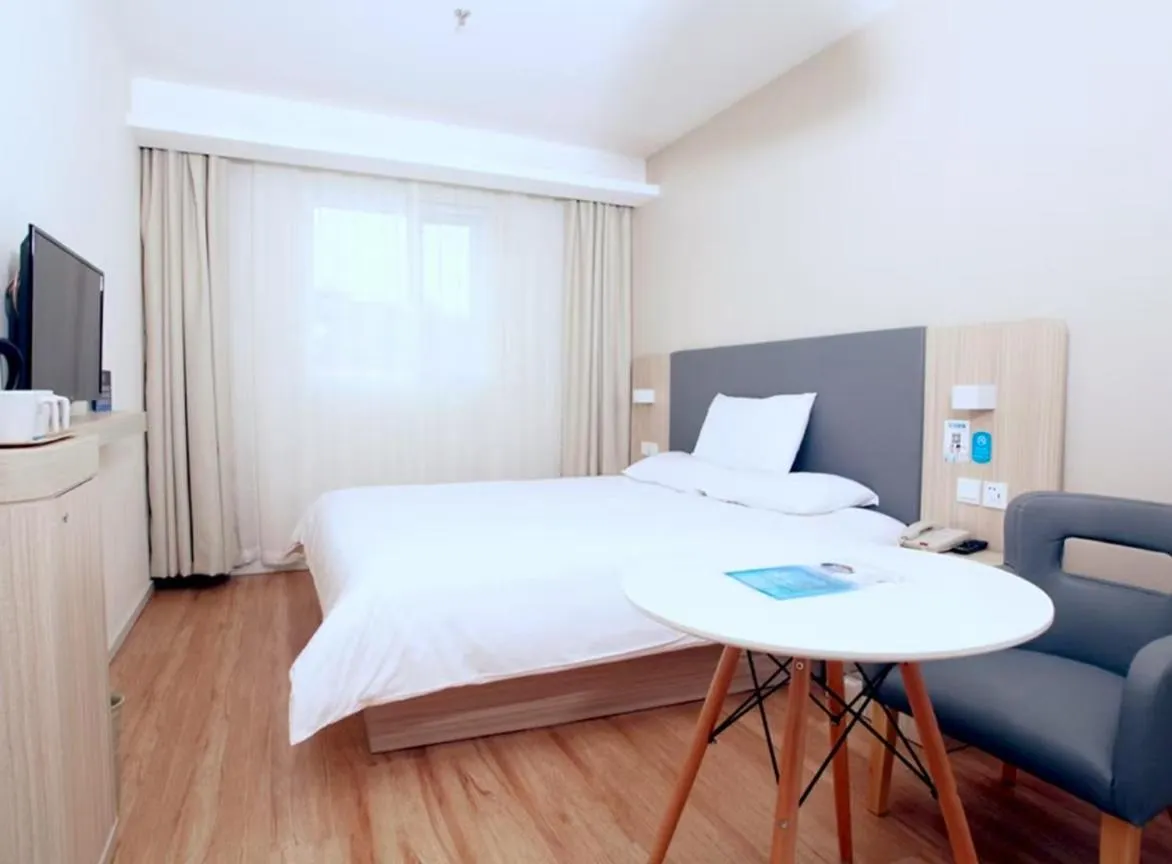 Bed in Hanting Hotel Beijing Dongsi Subway Station