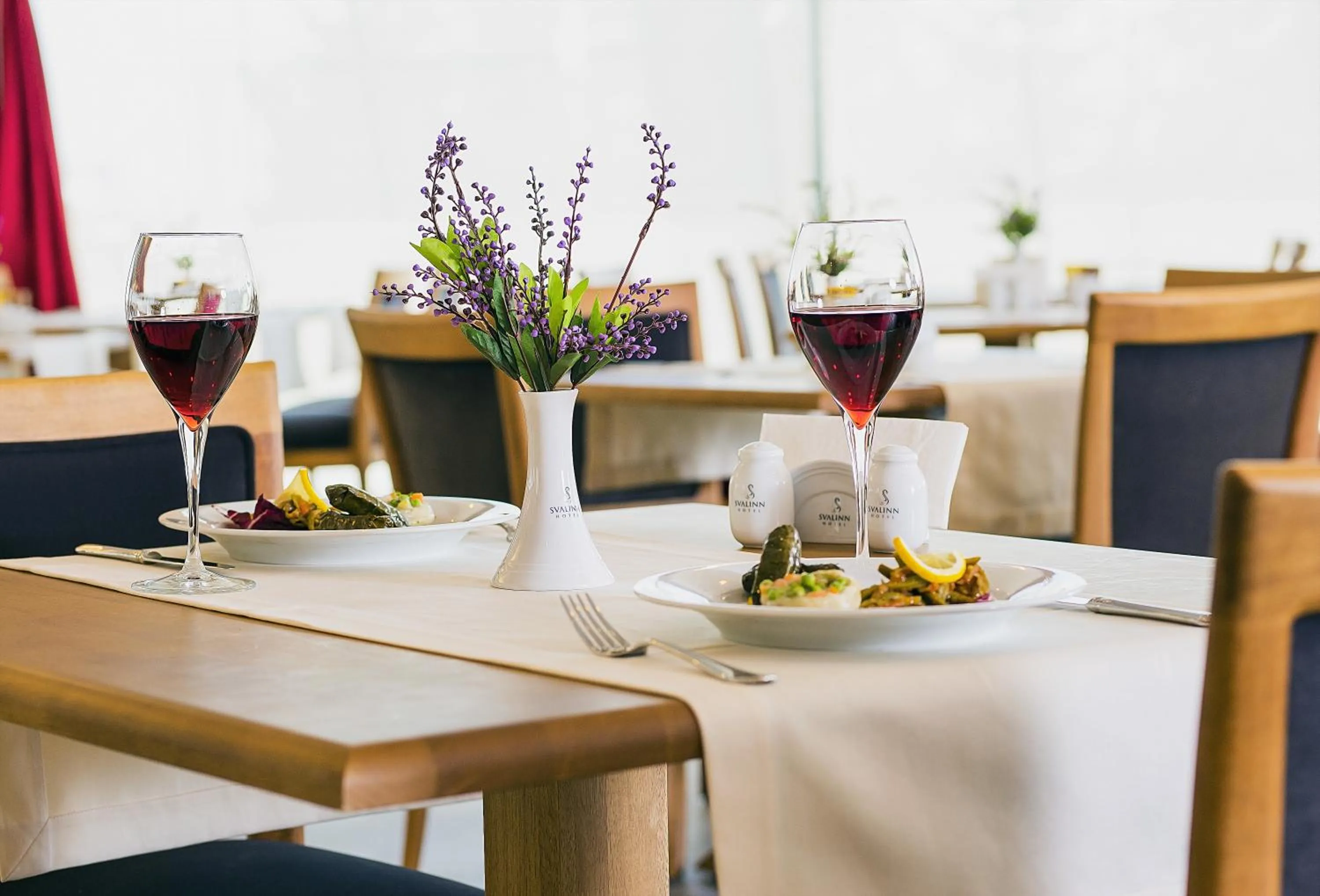 Restaurant/places to eat in Svalinn Hotel