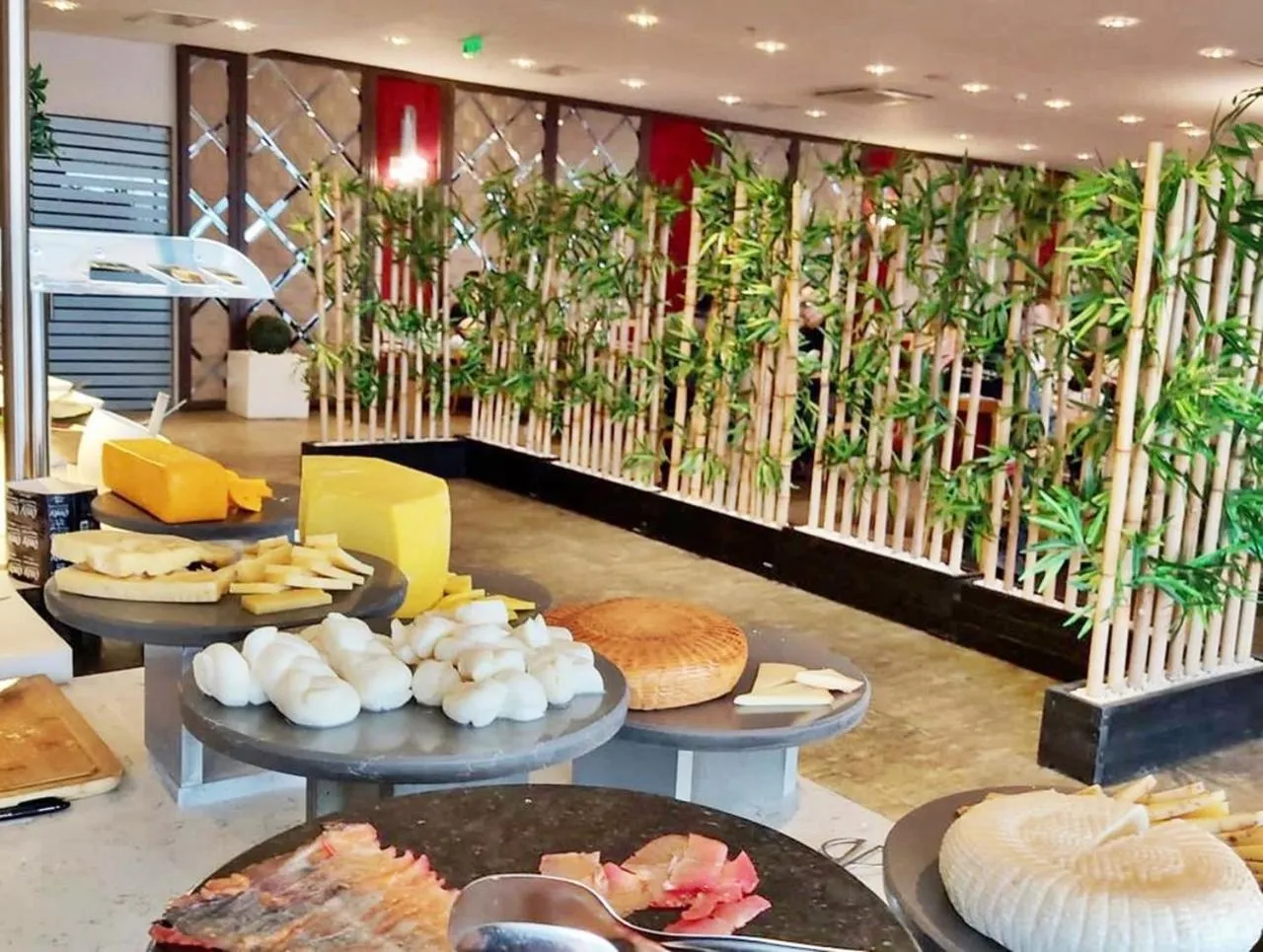 Restaurant/places to eat in Svalinn Hotel