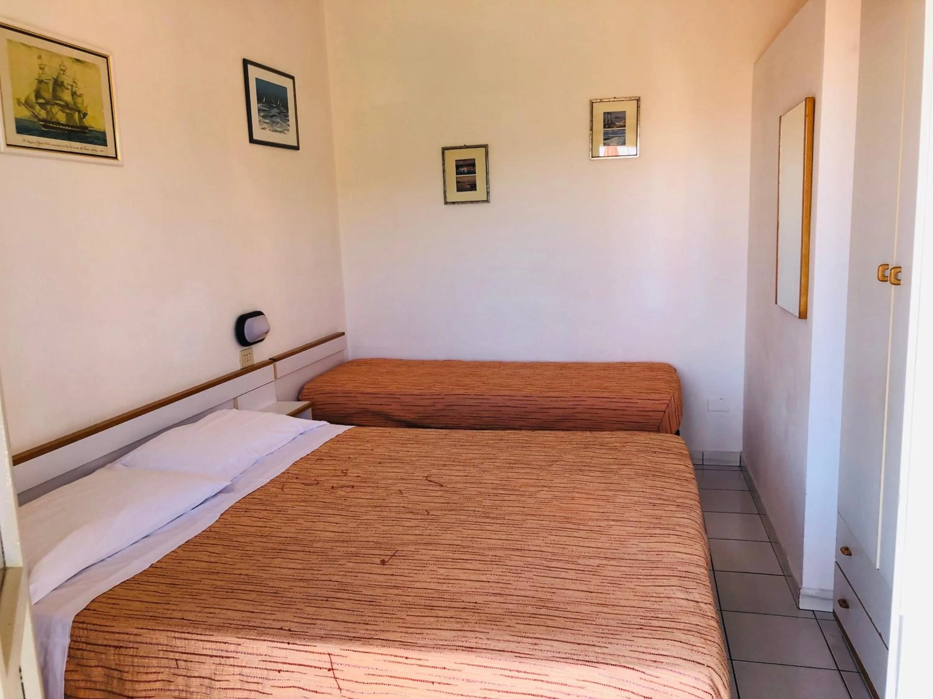 Photo of the whole room, Bed in Residence La Valdana