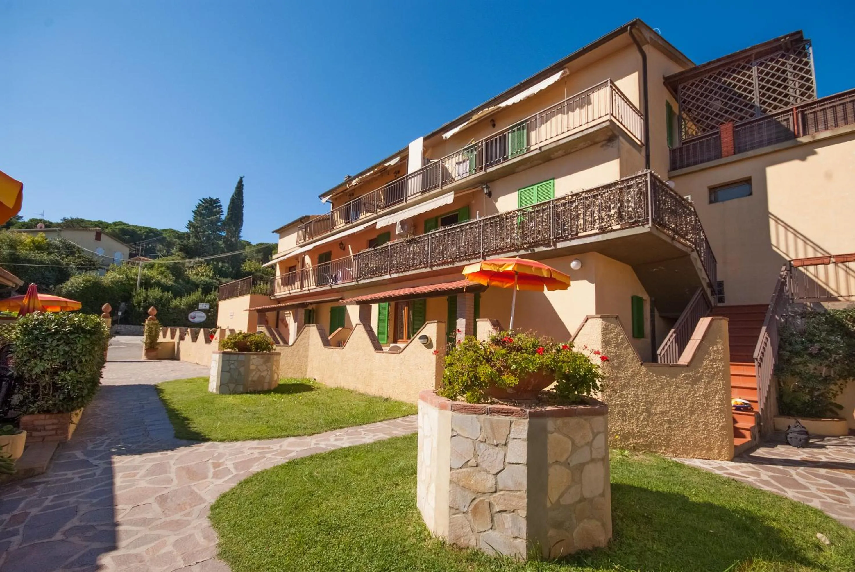 Facade/entrance in Residence La Valdana