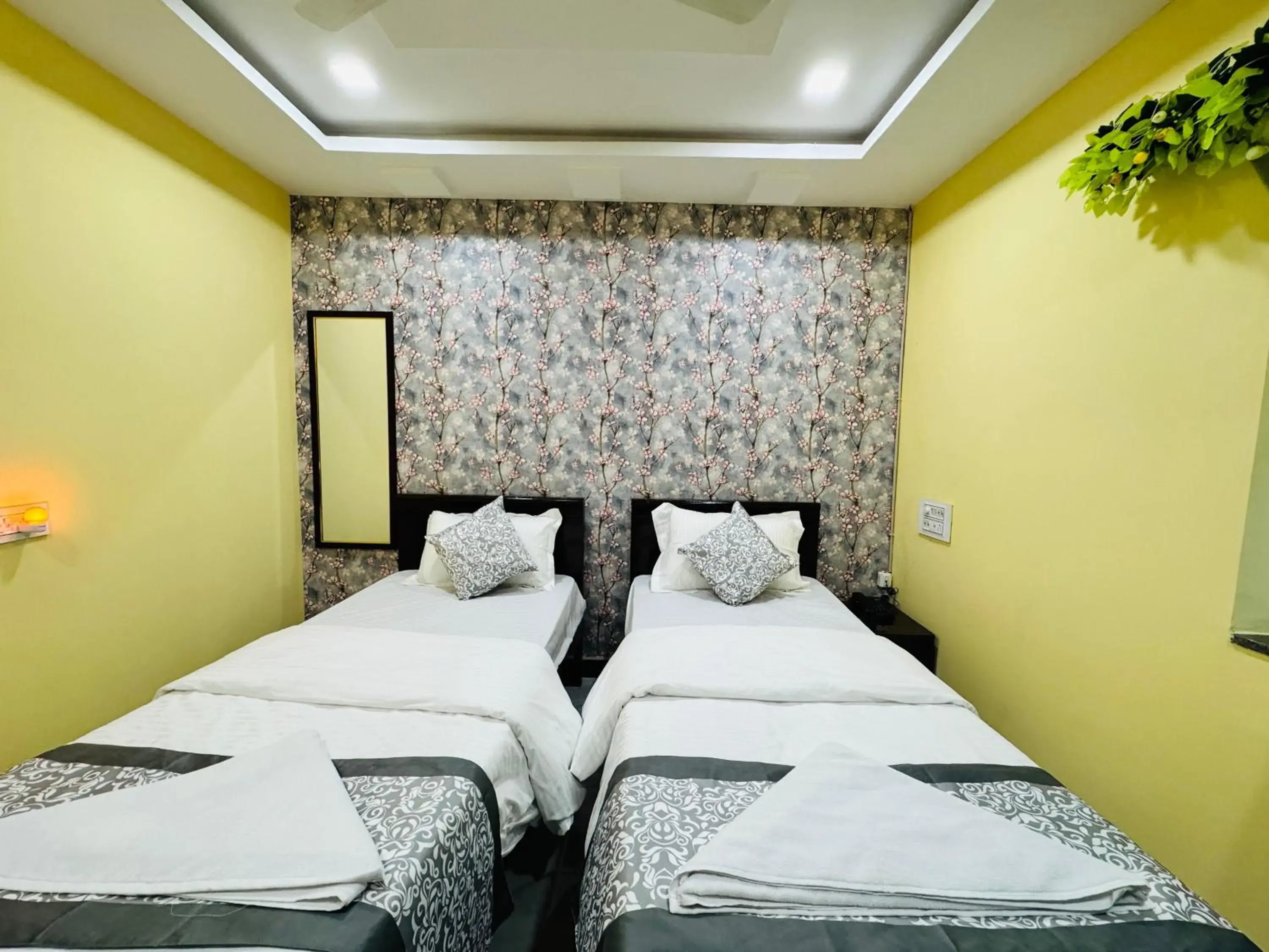 Standard Double Room with Fan in HOTEL HYDERABAD PULSE Standard Double Room with Fan in HOTEL HYDERABAD PULSE