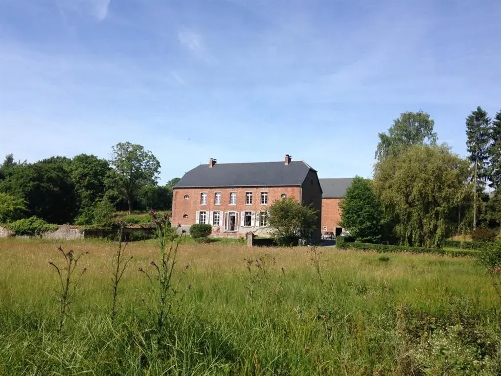 Property building in Maison d'Eclaibes Property building in Maison d'Eclaibes