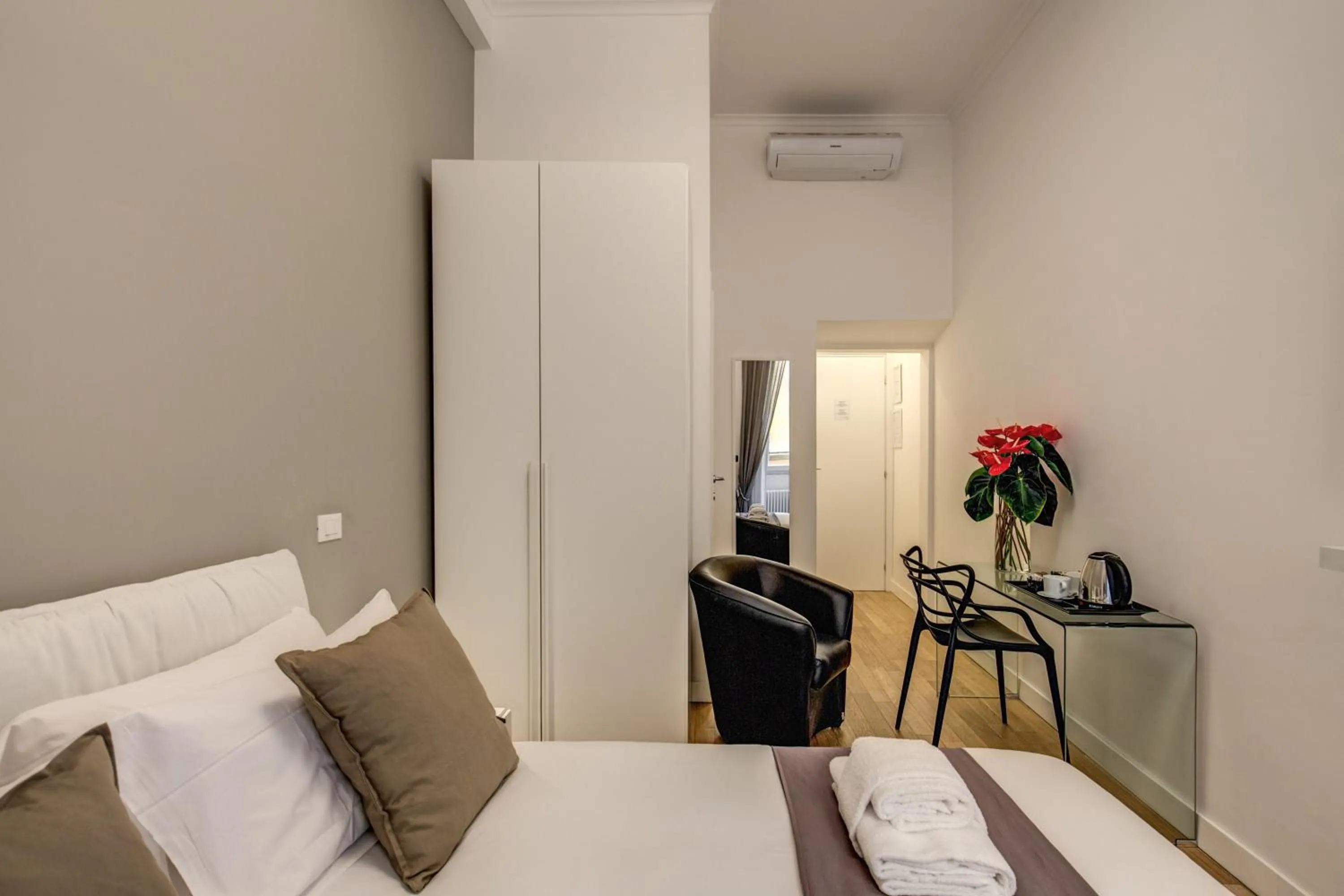 Photo of the whole room, Bed in Orange Suites