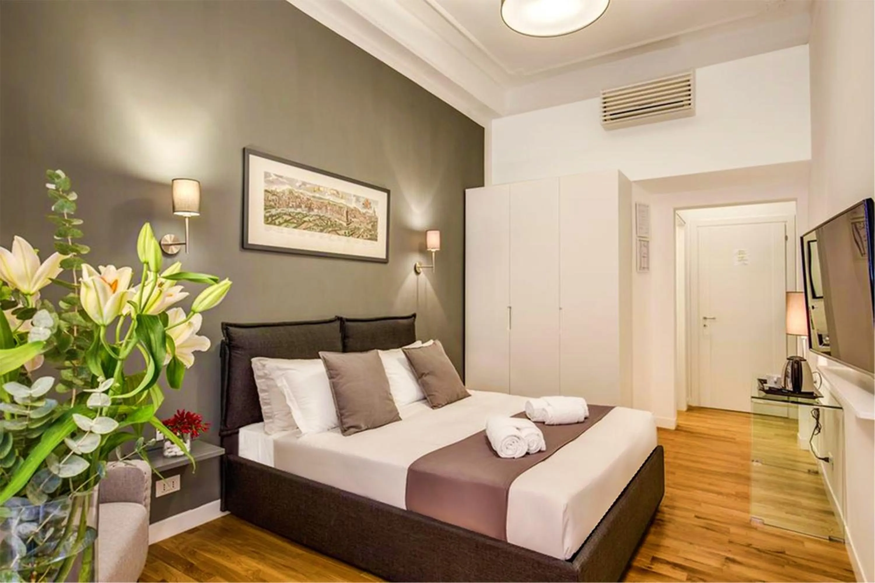 Bedroom, Bed in Orange Suites