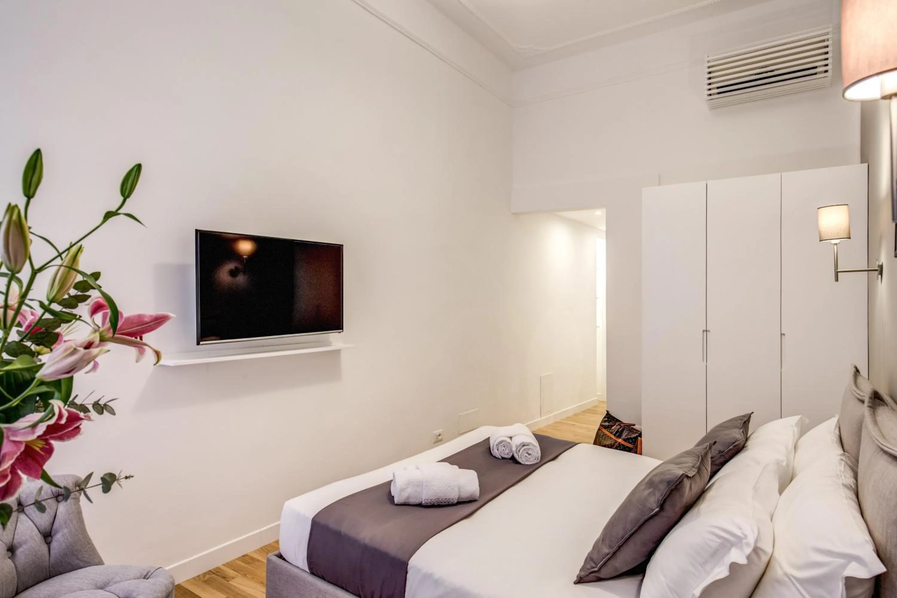 Photo of the whole room, Bed in Orange Suites