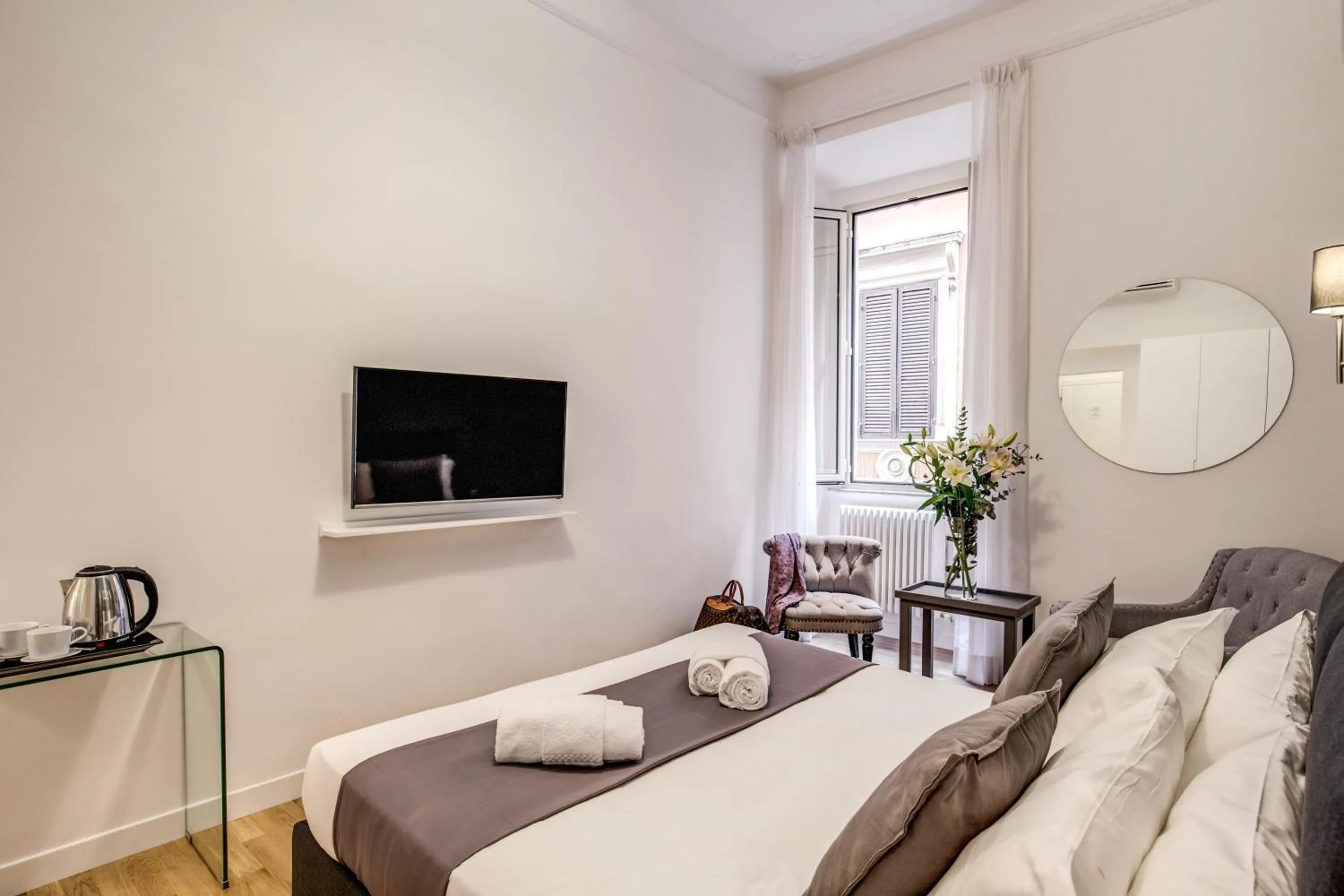 Day, Bed in Orange Suites