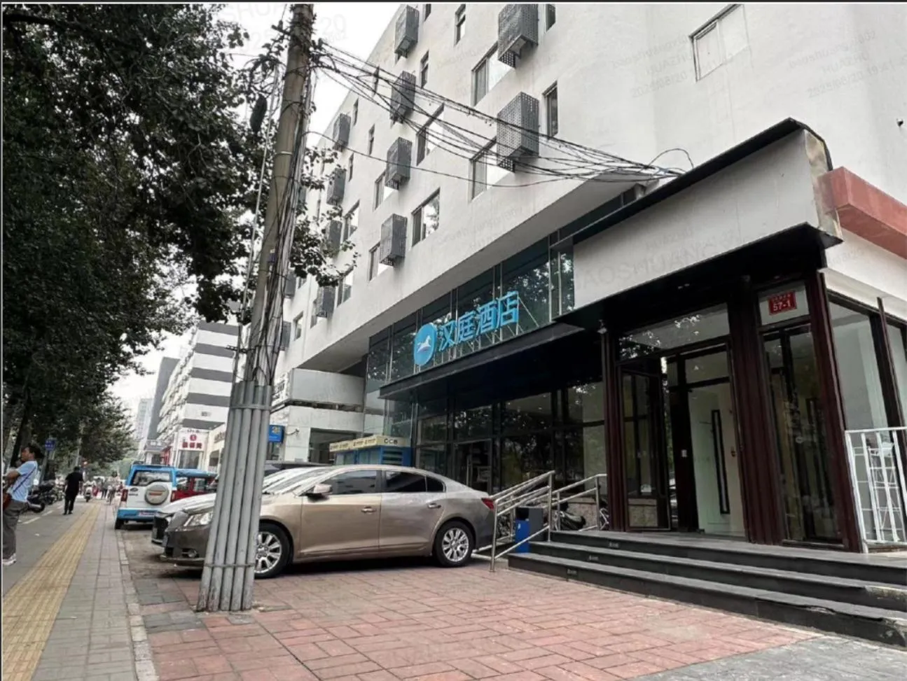 Parking in Hanting Hotel Beijing South Railway Station Yangqiao