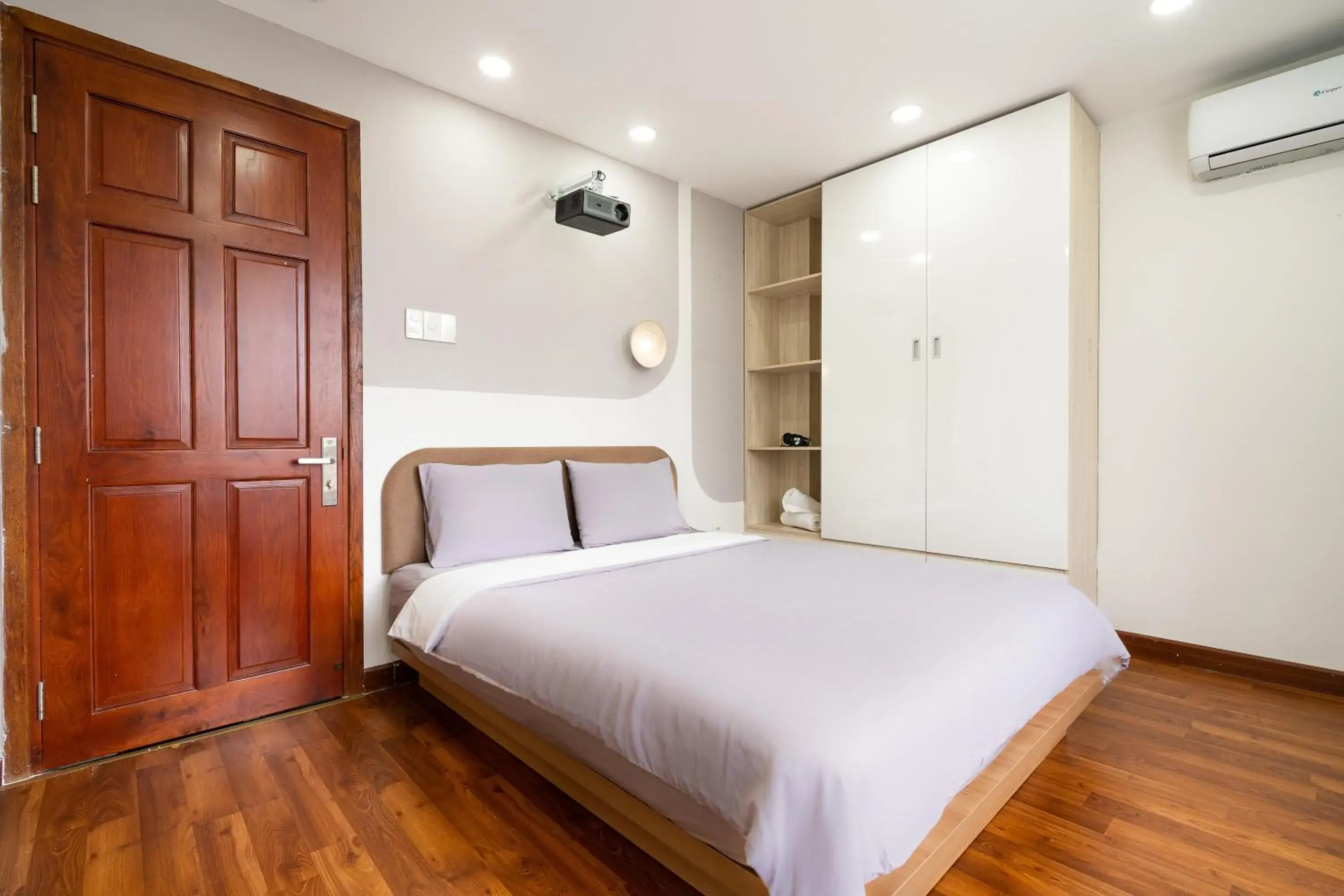 Standard King Room in V Living - Airport Stopover with Free Laundry Standard King Room in V Living - Airport Stopover with Free Laundry
