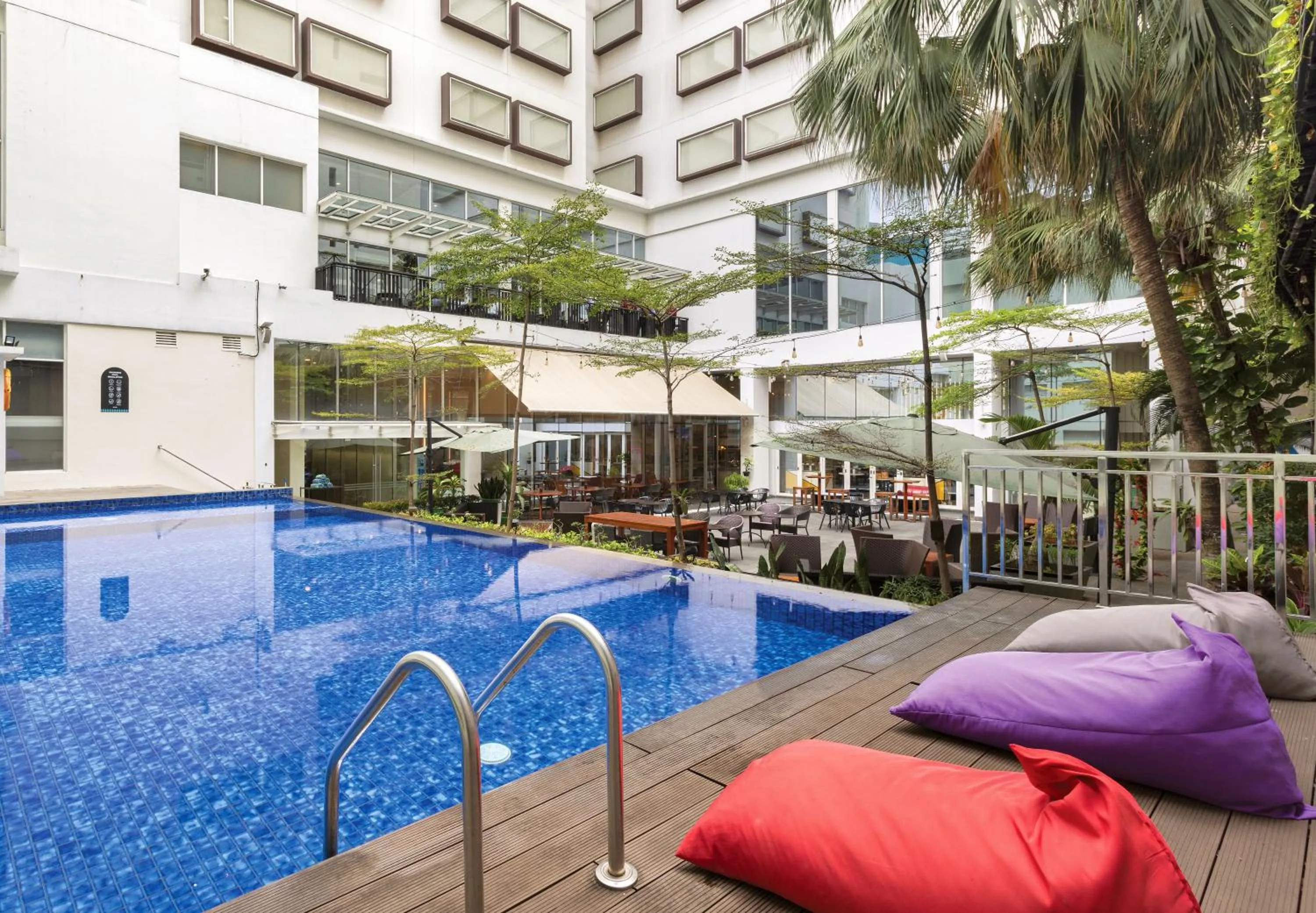 Swimming pool in Artotel Harmoni Jakarta