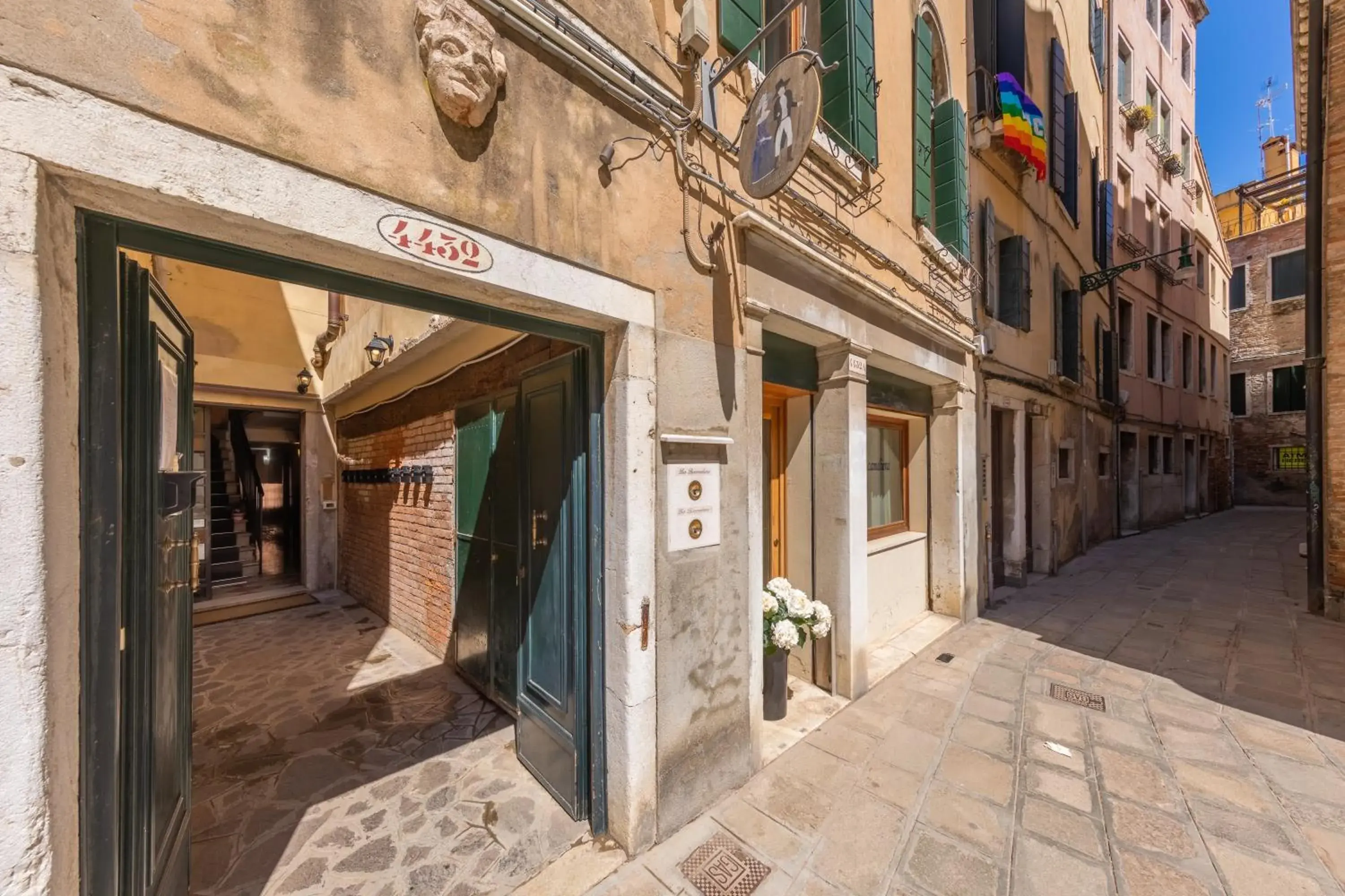 Facade/entrance in La Locandiera Facade/entrance in La Locandiera