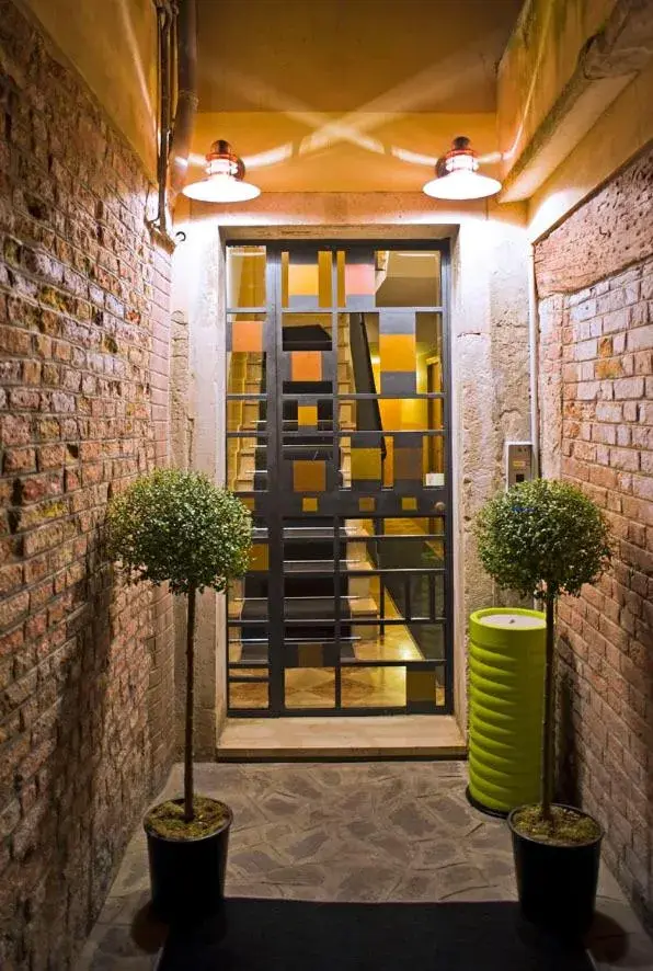 Facade/entrance in La Locandiera Facade/entrance in La Locandiera